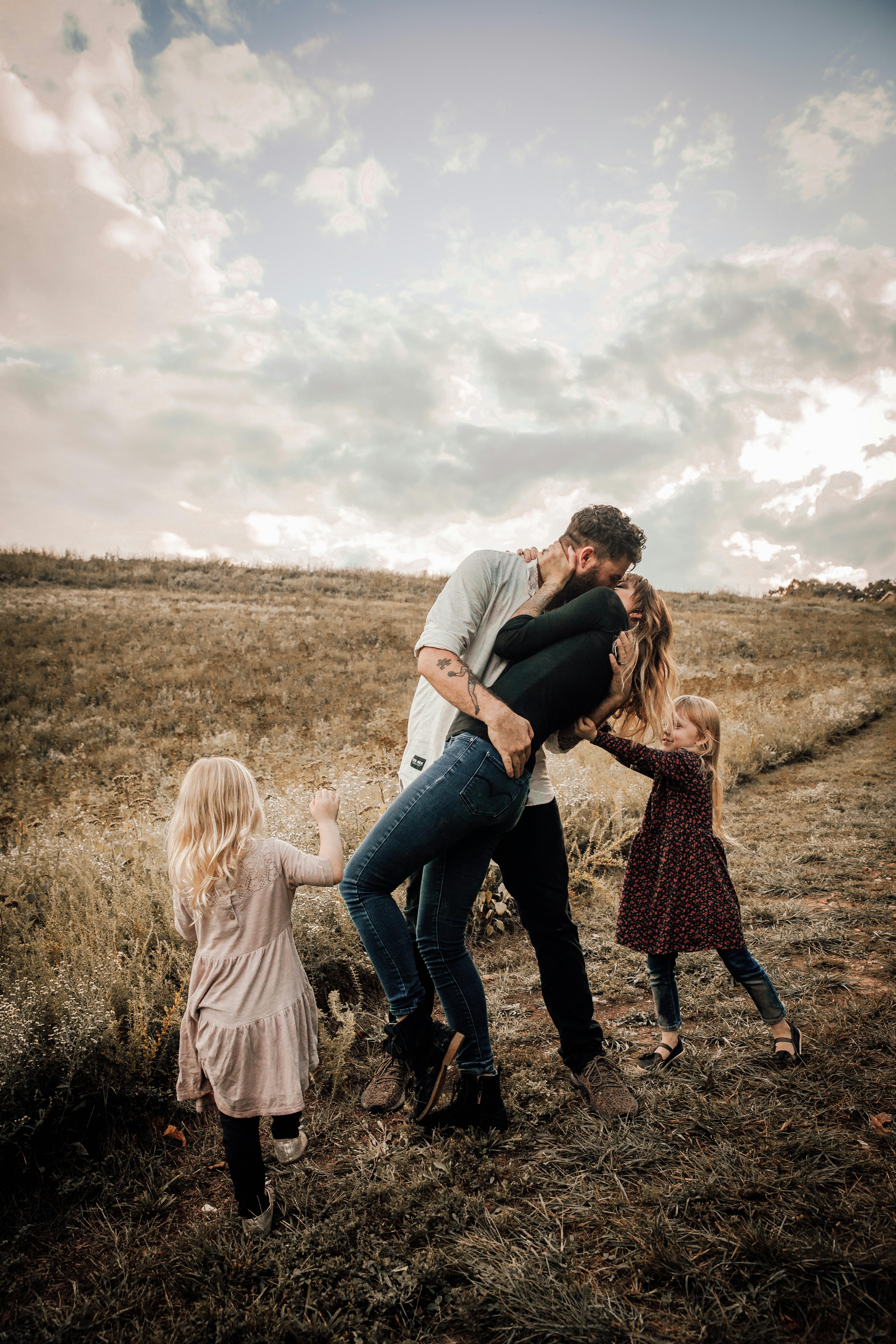 Ein Foto einer glücklichen Familie | Quelle: Pexels