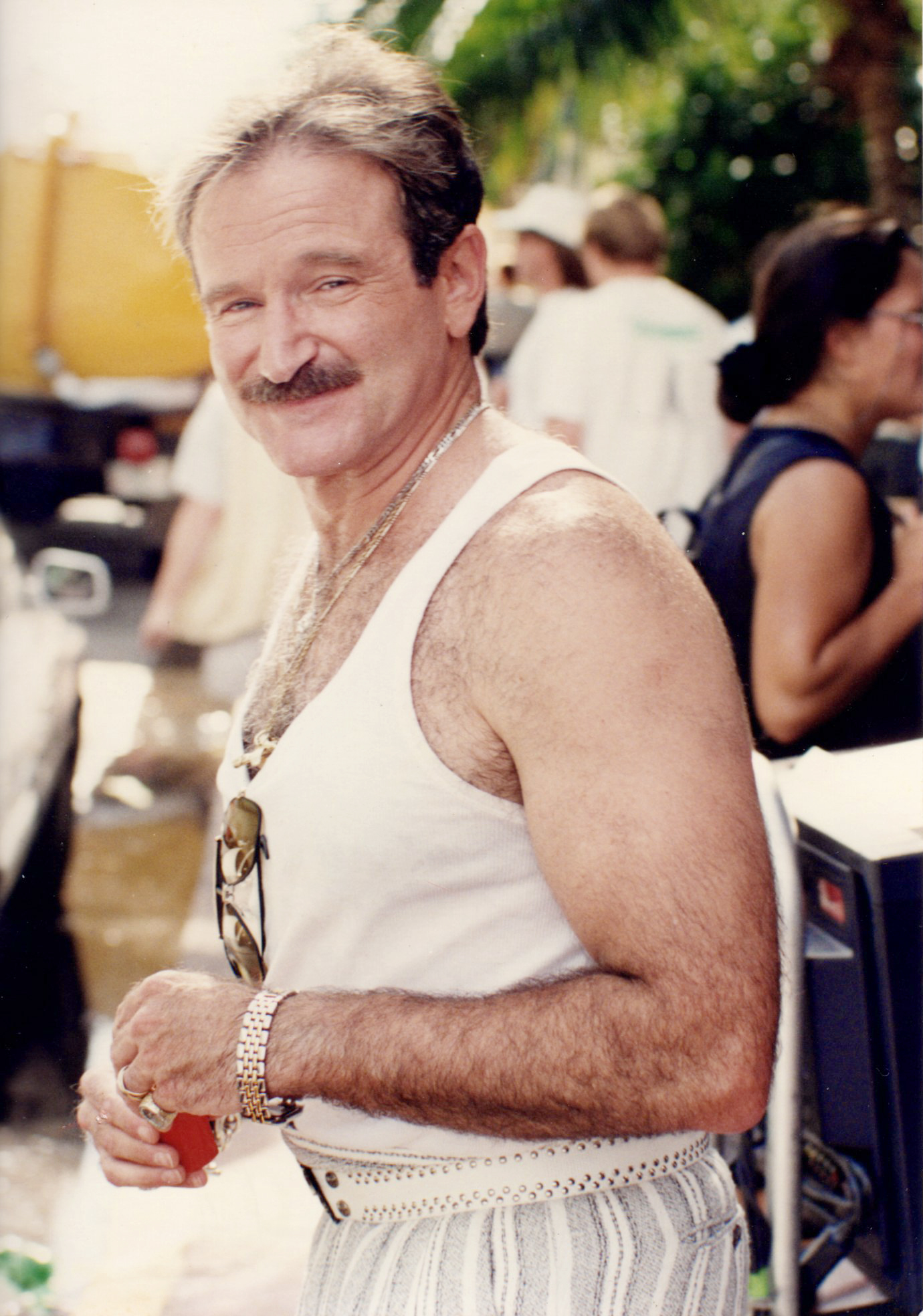 Robin Williams am Set von "The Birdcage" im Jahr 1995 in Miami Beach, Florida. | Quelle: Getty Images