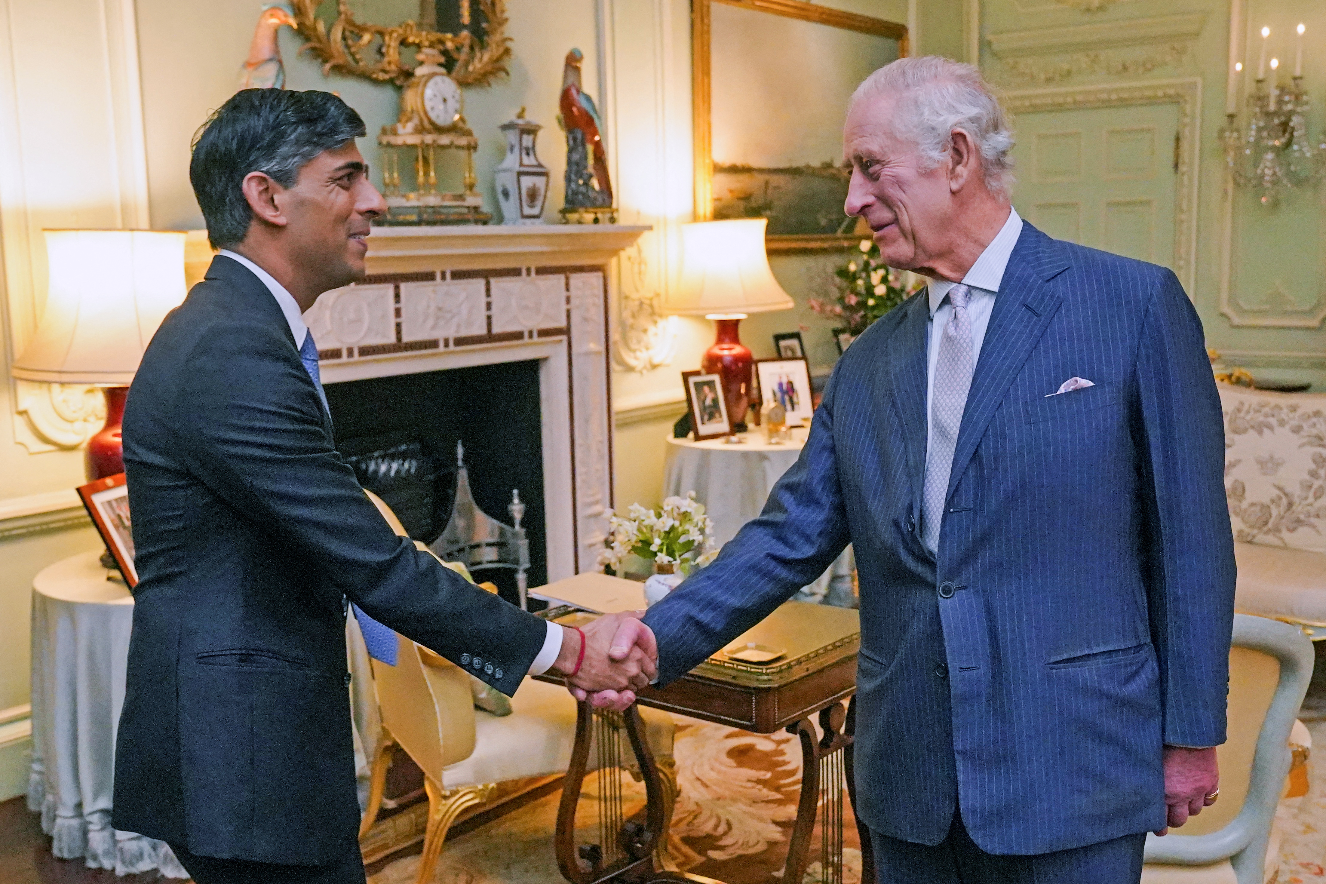 Premierminister Rishi Sunak und König Charles III. treffen sich am 21. Februar 2024 im Buckingham Palace im Zentrum Londons | Quelle: Getty Images