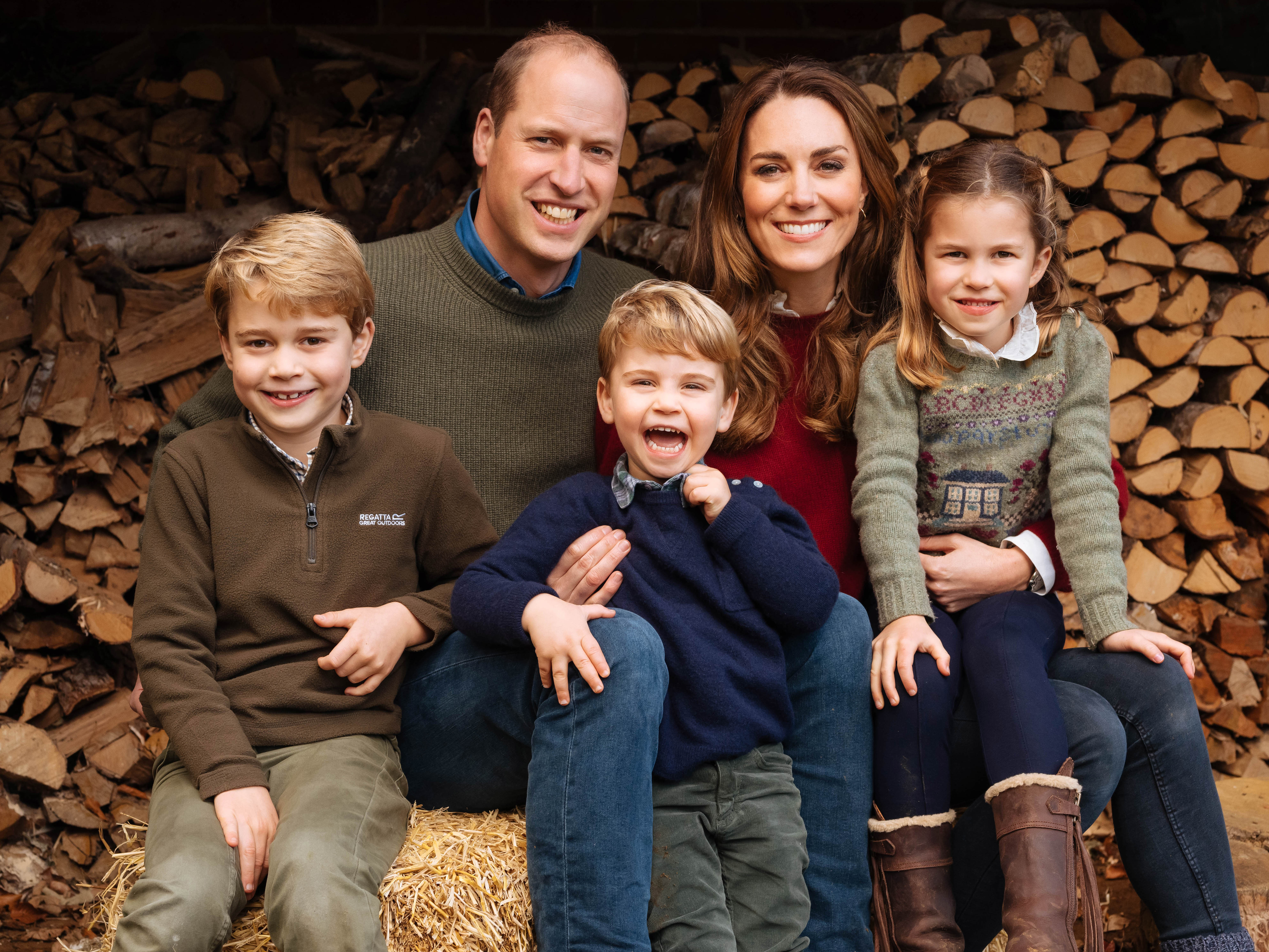 Prinz William, Kate Middleton und ihre drei Kinder Prinz George, Prinzessin Charlotte und Prinz Louis in Anmer Hall in Norfolk. | Quelle: Getty Images