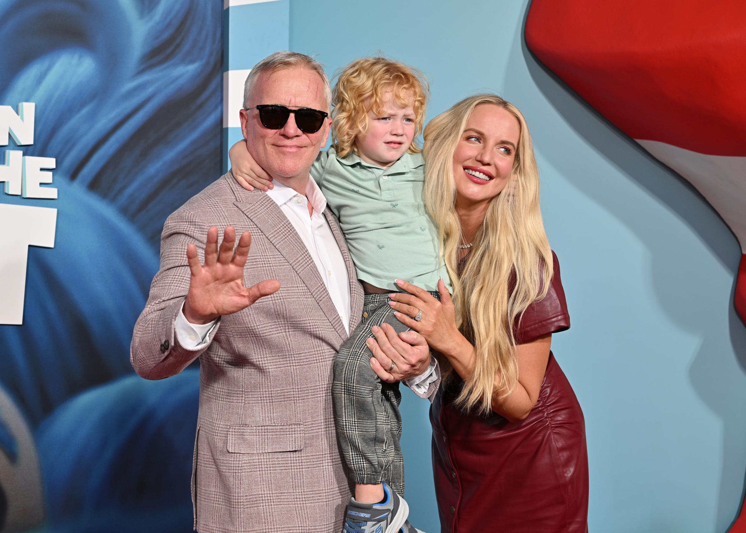 Anthony Michael Hall wurde mit 55 Jahren zum ersten Mal Vater, als er und seine Frau Lucia am 1. Juni 2023 ihren Sohn willkommen hießen. Das Paar nannte ihn Michael Anthony Hall II – zu Ehren des ursprünglichen Namens des Schauspielers. | Quelle: Getty Images