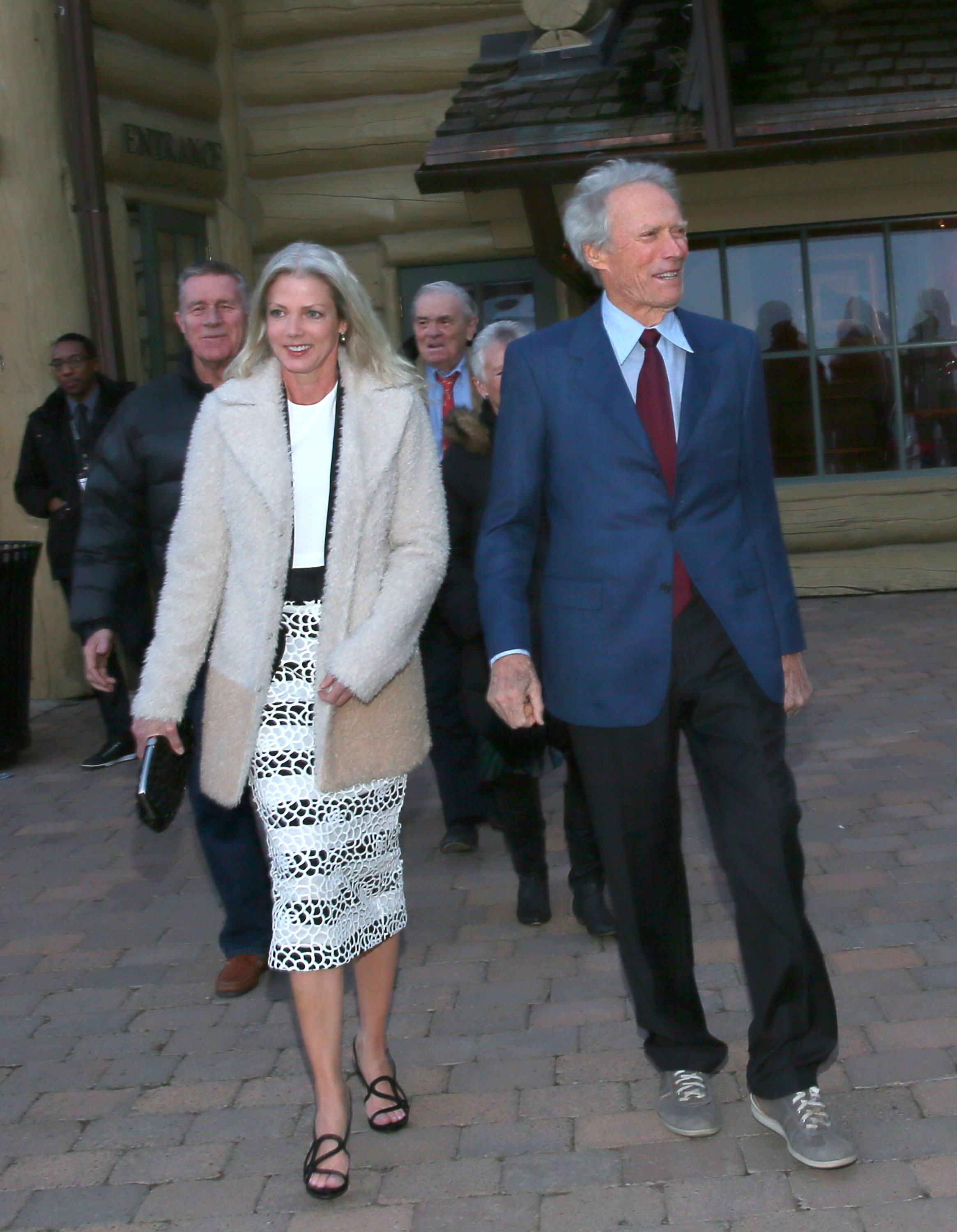 Christina Sandera und Clint Eastwood nehmen am 7. März 2015 am 4. jährlichen Sun Valley Film Festival Vision Awards Dinner in Sun Valley, Idaho, teil. | Quelle: Getty Images