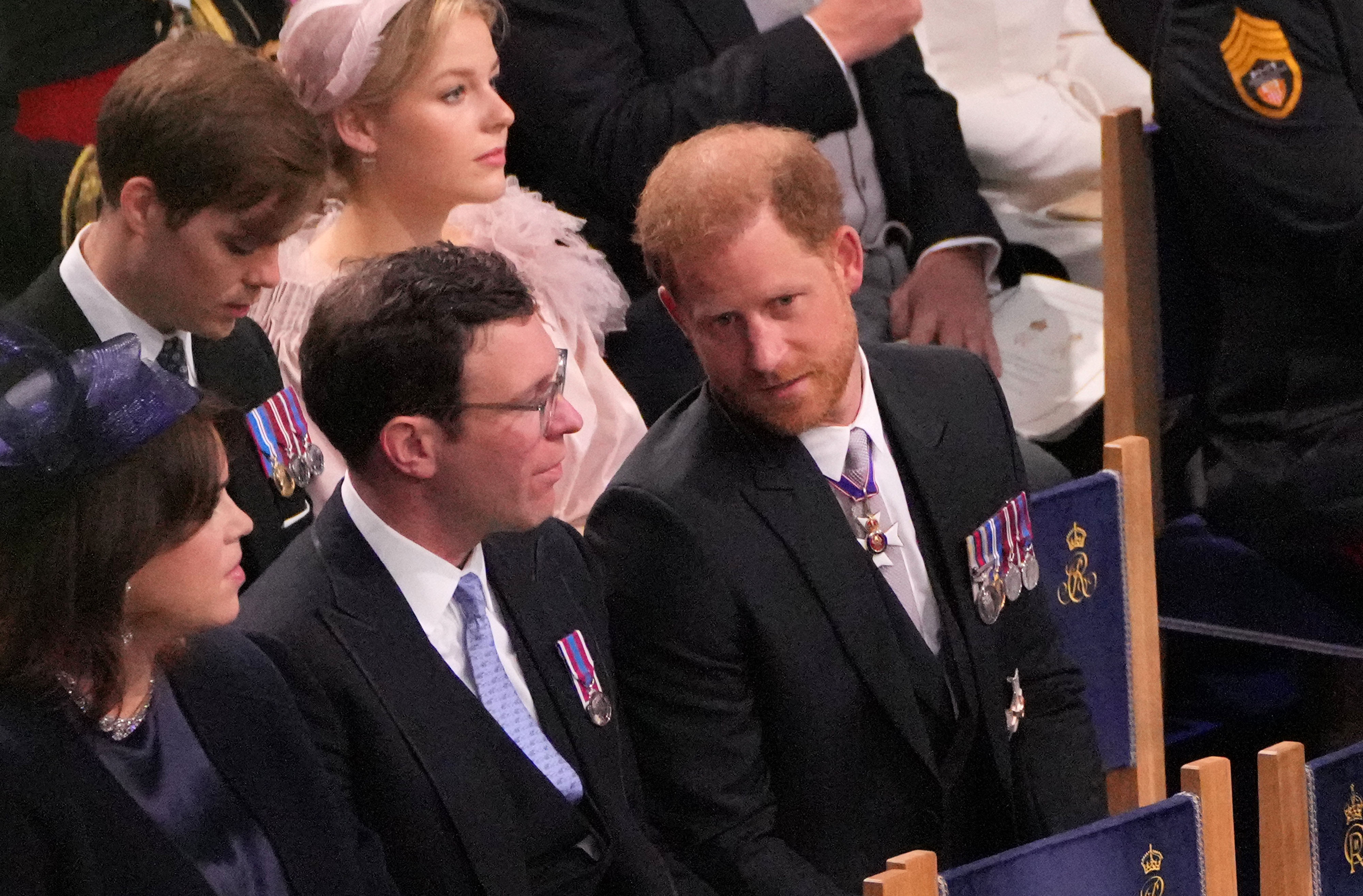 Prinzessin Eugenie, Jack Brooksbank und Prinz Harry. | Quelle: Getty Images