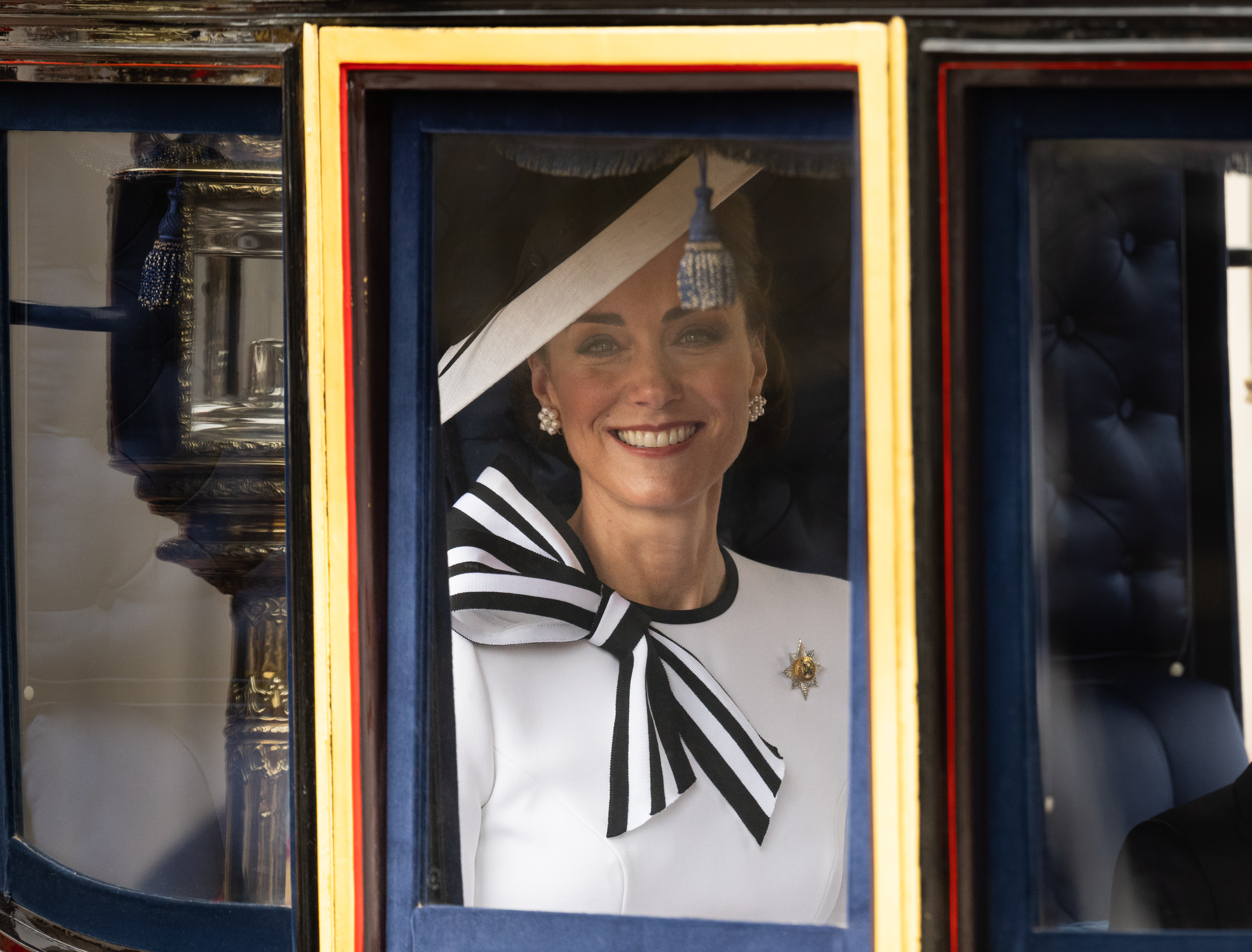 Prinzessin von Wales, Catherine, kommt vor der "Trooping the Colour"-Parade zum Geburtstag des Königs am 15. Juni 2024 in London am Buckingham Palast an: Getty Images