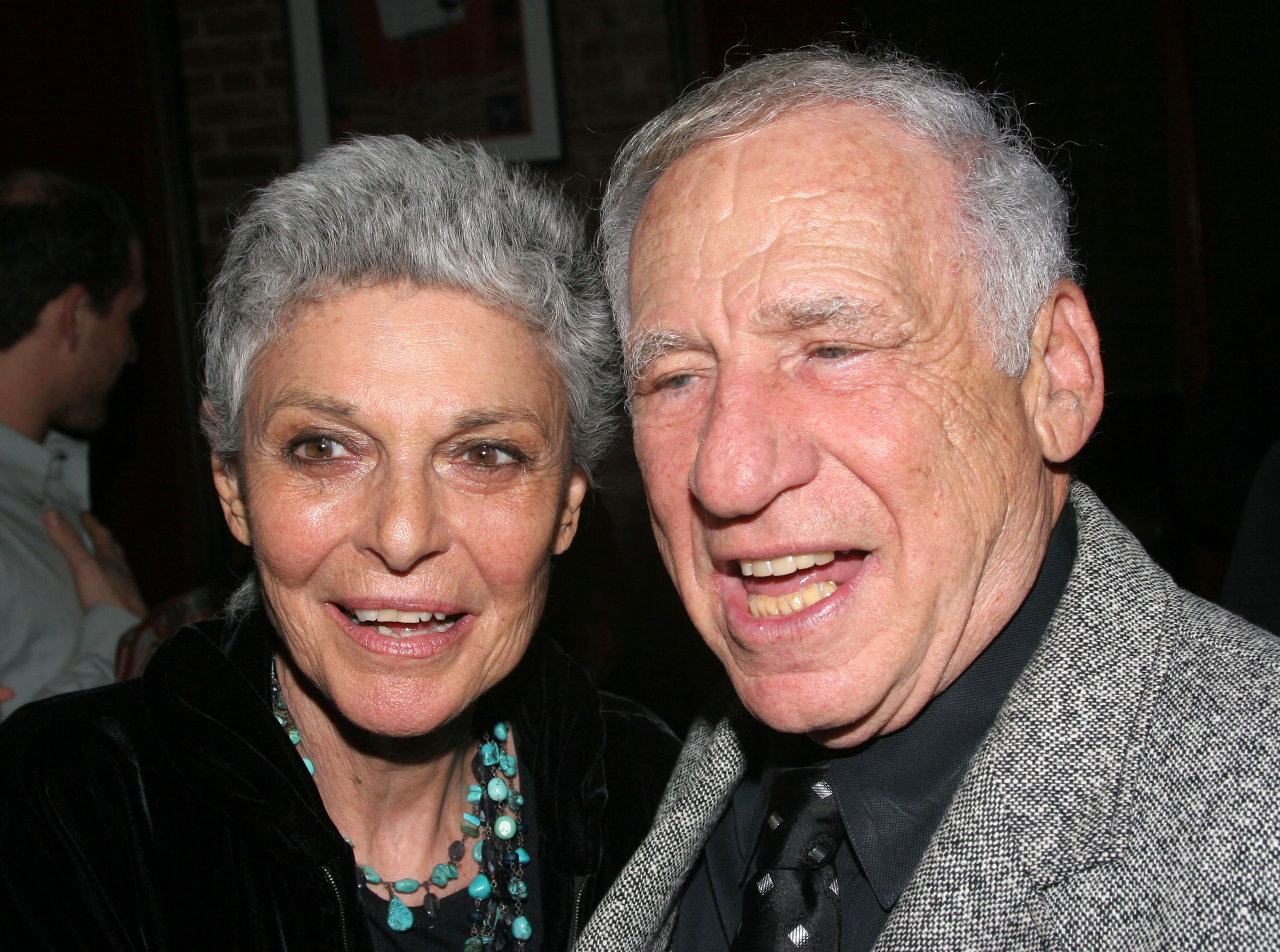 Mel Brooks und Anne Bancroft während der Besetzung von "The Producers" heißen Richard Kind und Alan Ruck von "Spin City" am Broadway Willkommen. 11. Januar 11 2005 in New York City.  | Quelle: Getty Images