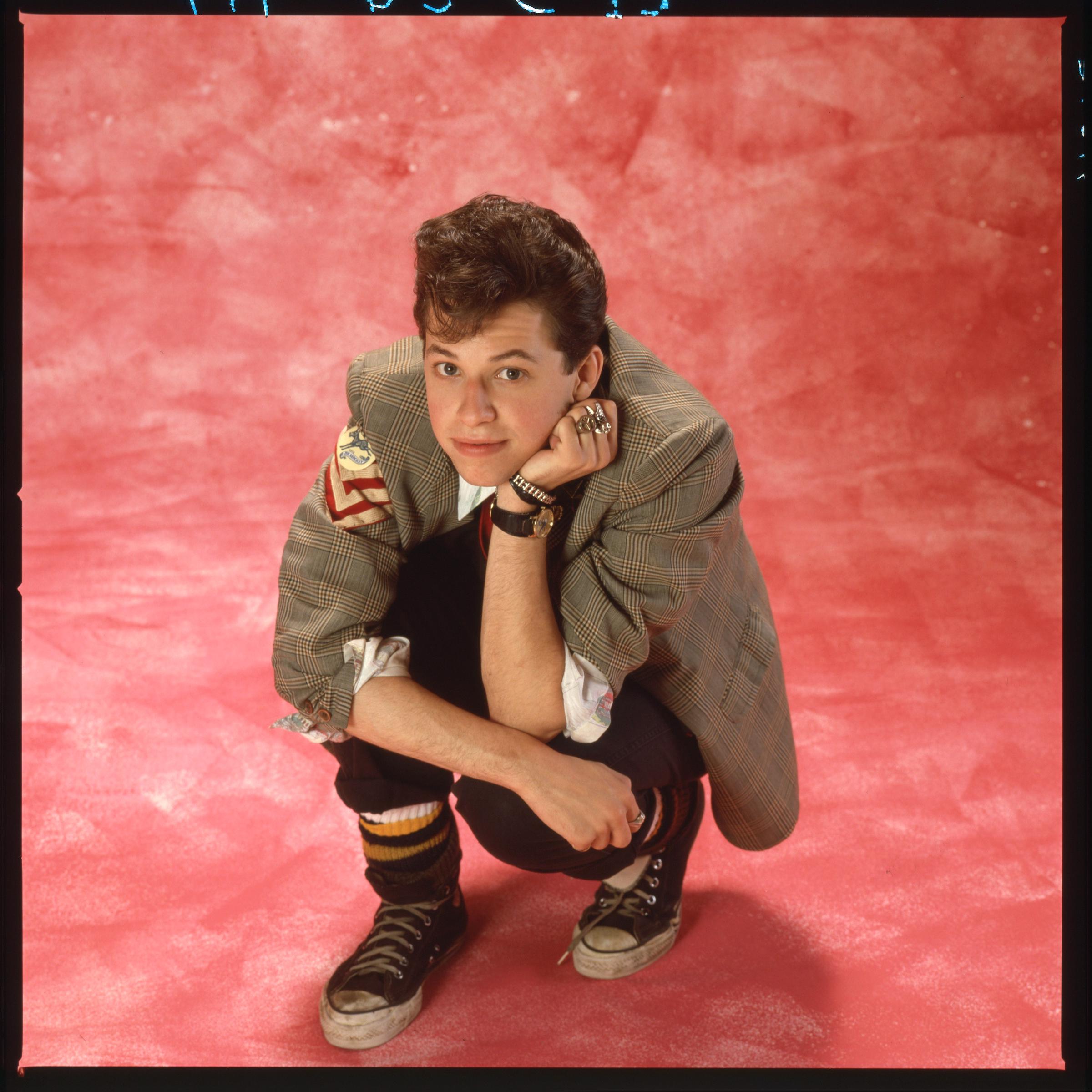 Jon Cryer als Duckie Dale in "Pretty in Pink" im Jahr 1986 | Quelle: Getty Images