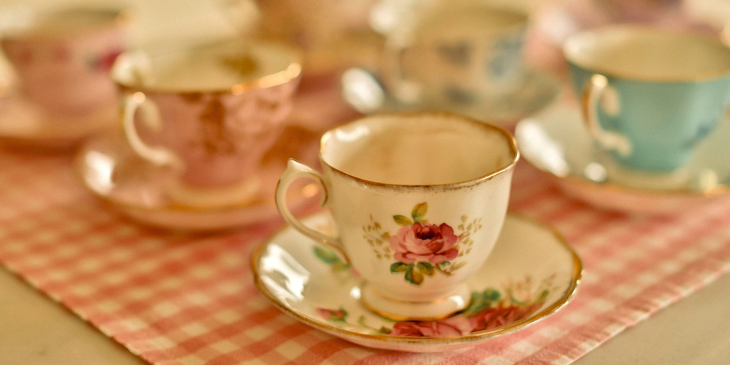 Ein altes Teeservice | Quelle: Shutterstock