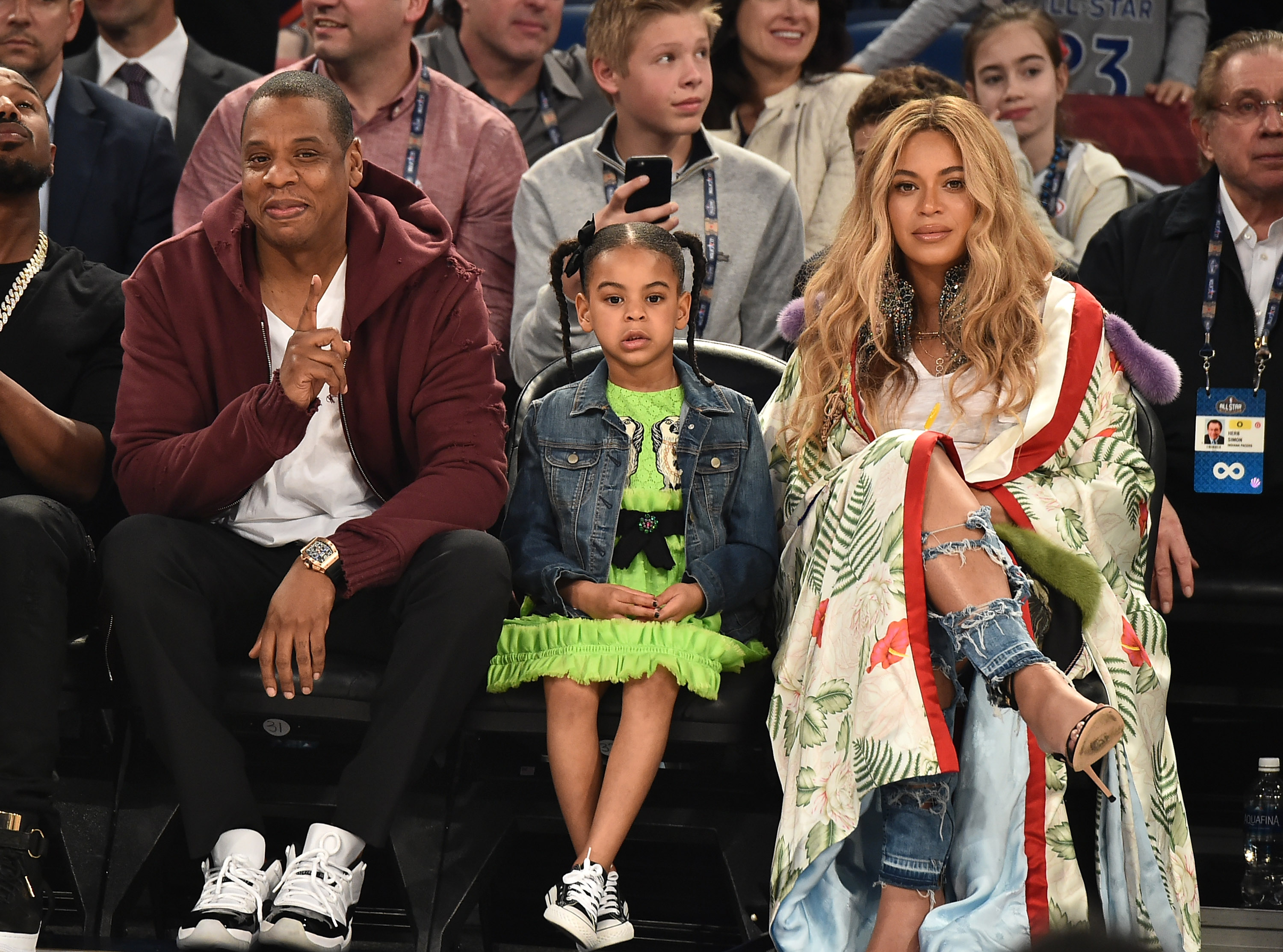 Jay Z, Blue Ivy Carter und Beyoncé Knowles besuchen das 66. NBA All-Star Game am 19. Februar 2017 in New Orleans, Louisiana | Quelle: Getty Images