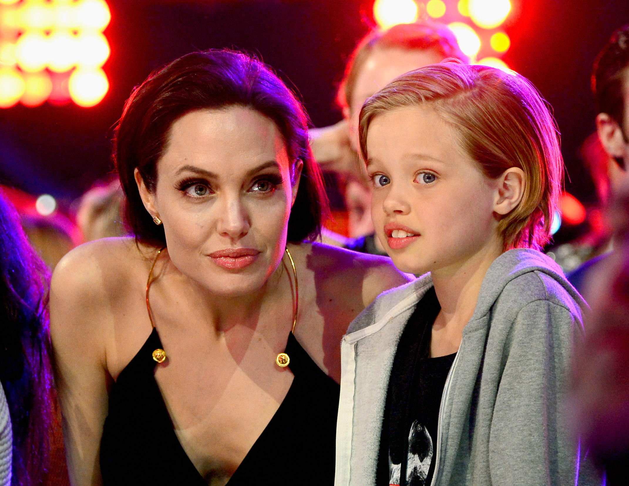 Angelina Jolie und ihre Tochter Shiloh Jolie-Pitt in Los Angeles im Jahr 2015. | Quelle: Getty Images