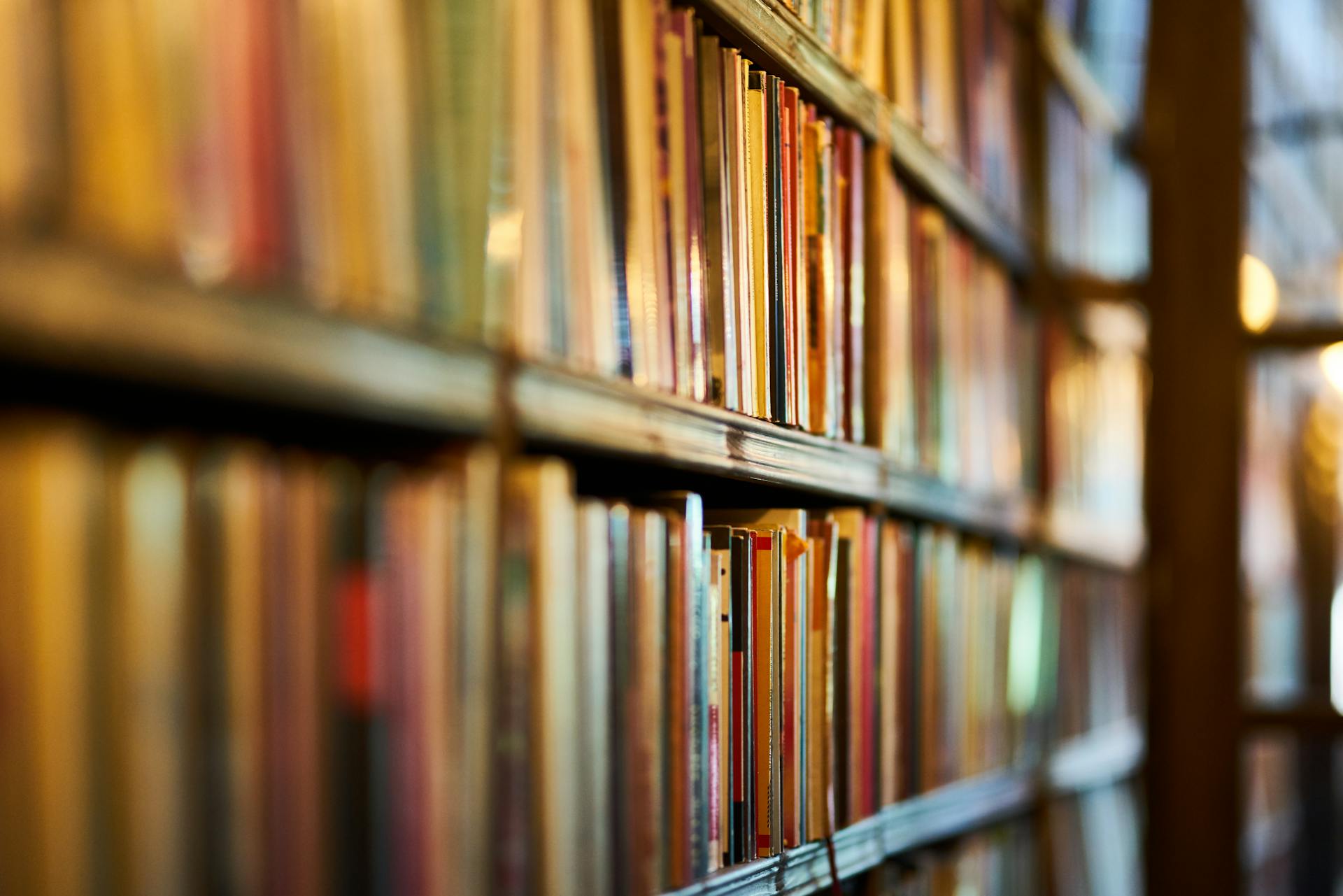 Eine Nahaufnahme von Büchern | Quelle: Pexels