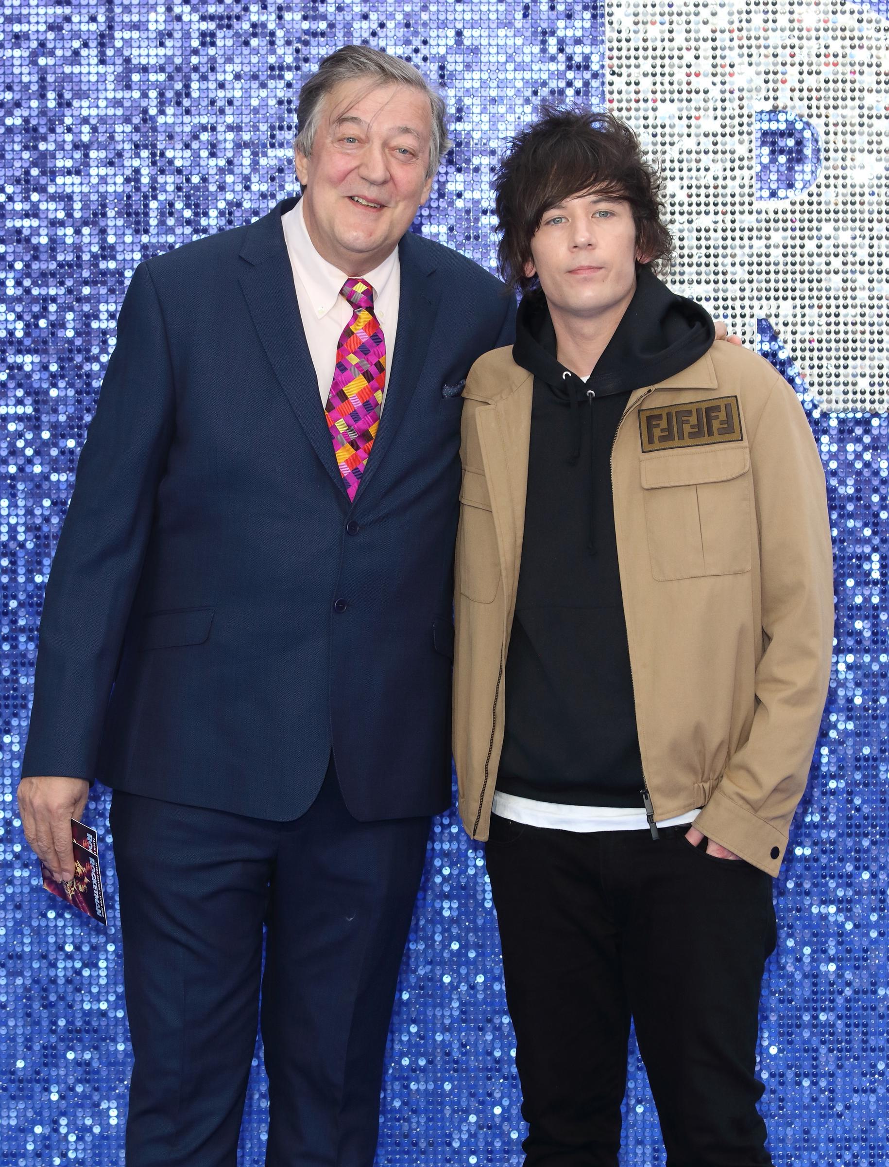 Stephen Fry und Elliott Spencer bei der britischen Premiere von „Rocketman“ im Jahr 2019. | Quelle: Getty Images