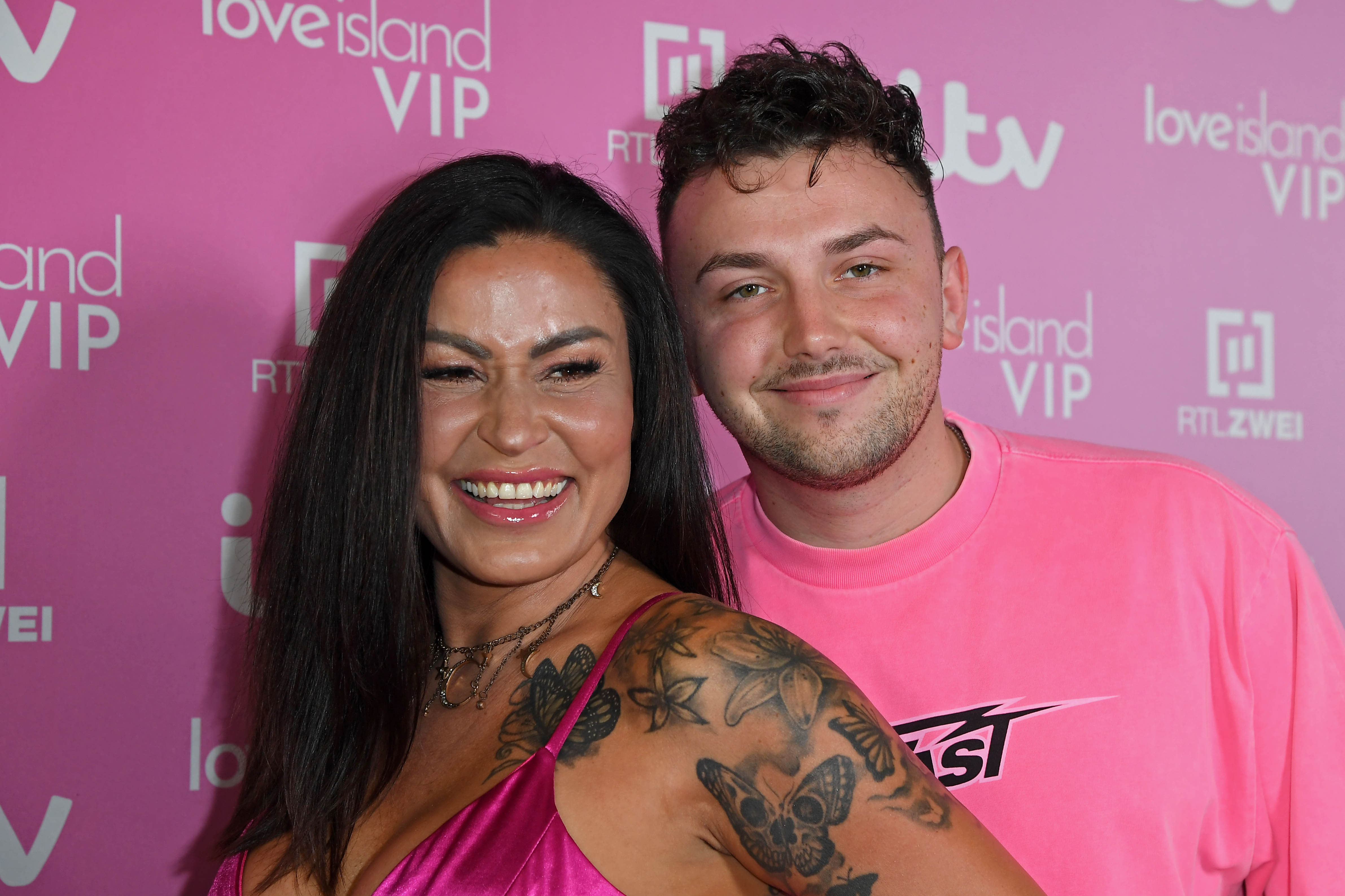 Jasmin Herren und ihr Freund Philipp Bender nehmen am 3. September 2025 im Cinenova Kino in Köln an der Vorpremiere von „Love Island VIP“ teil | Quelle: Getty Images
