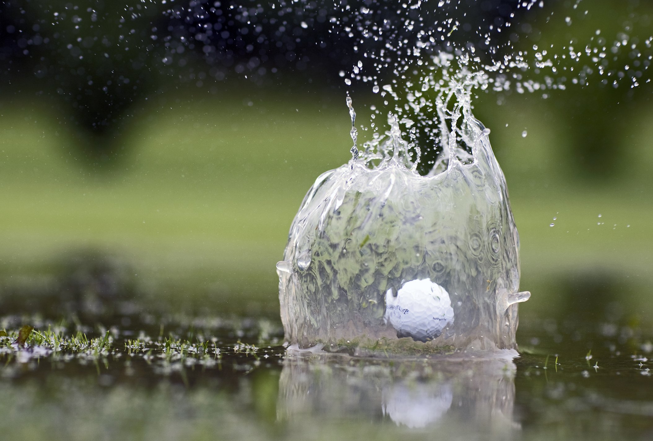 Golfball, der im Teich landet | Quelle: Getty Images