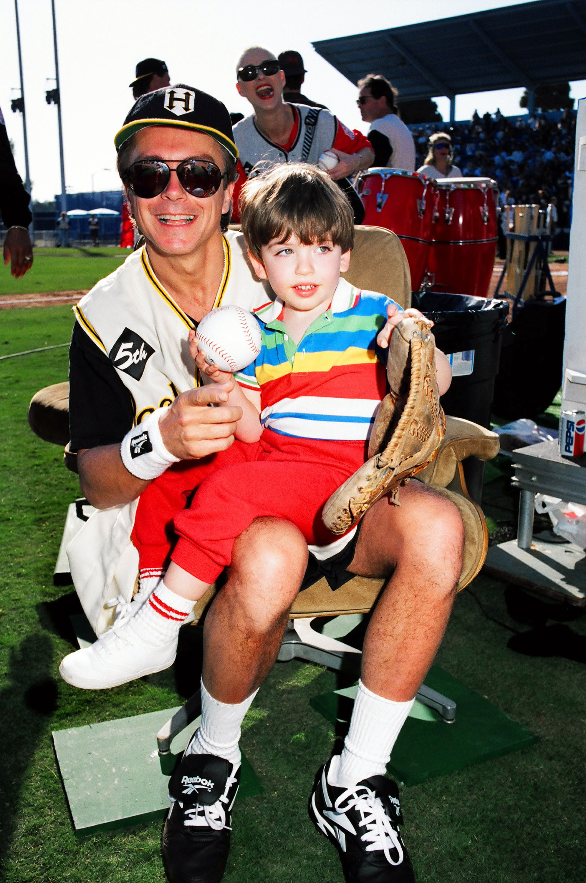 David und Beau Cassidy während MTV's 3rd Annual Rock 'n Jock Softball am 23. Januar 1992 in Long Beach, Kalifornien. | Quelle: Getty Images