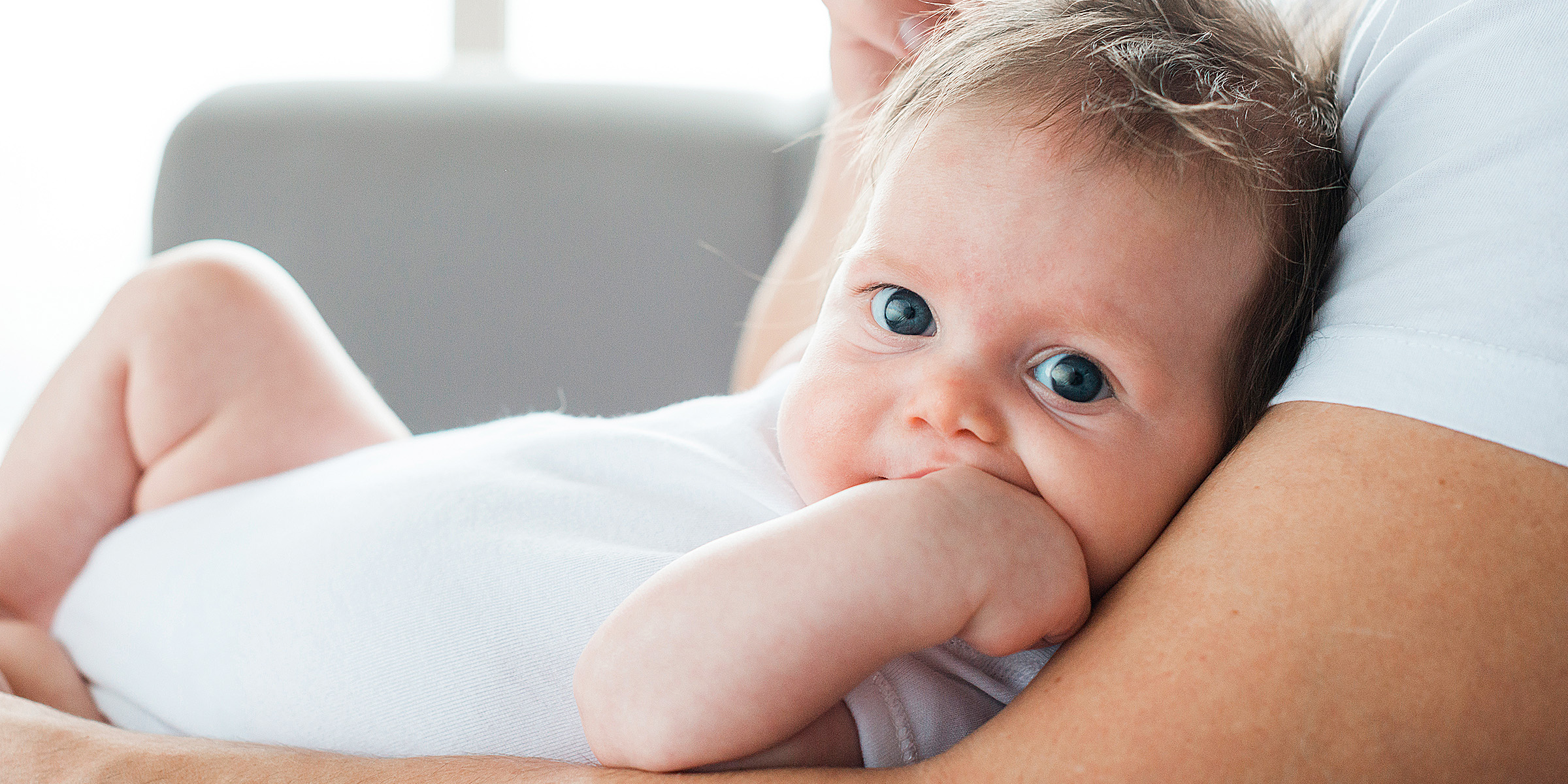 Eine Nahaufnahme eines Babys | Quelle: Freepik