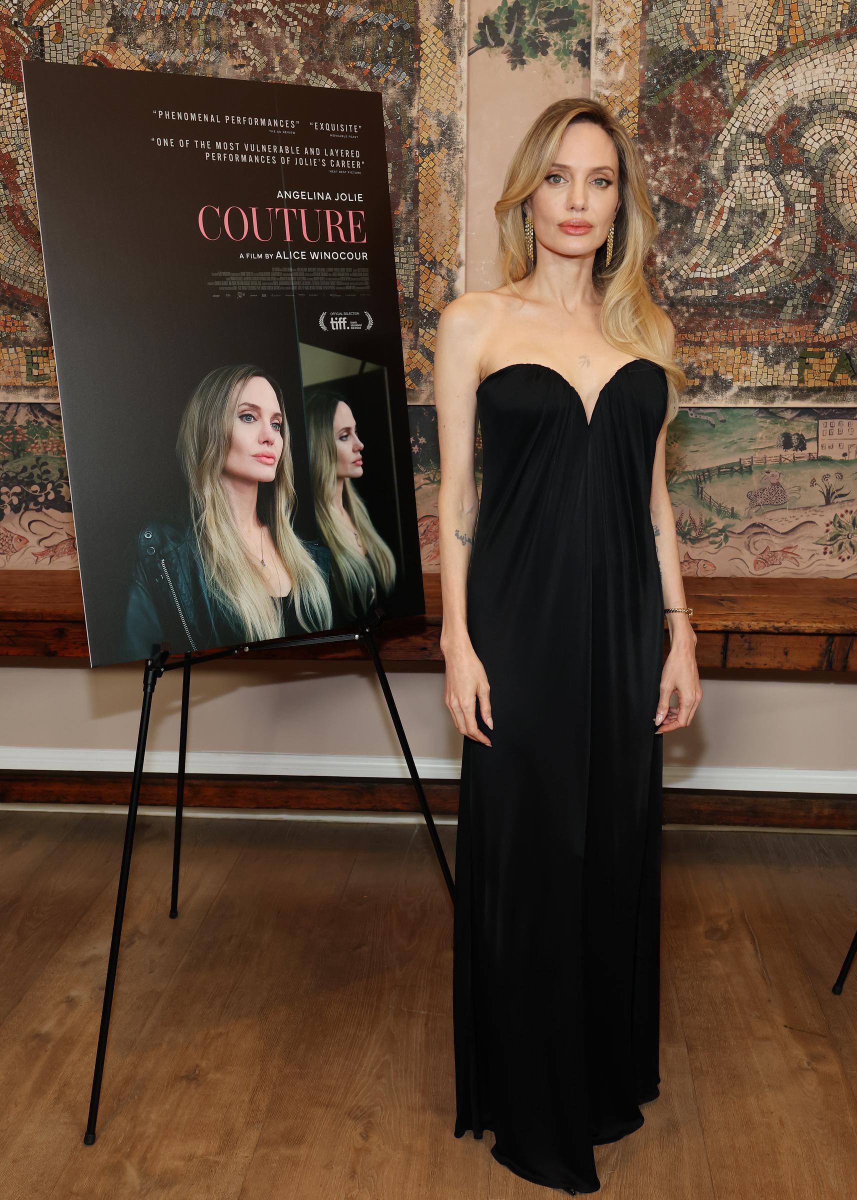 Angelina Jolie nimmt am 16. Juni 2026 gemeinsam mit der Drehbuchautorin und Regisseurin Alice Winocour an einer Couture-Feier im The Whitby Hotel in New York City teil. | Quelle: Getty Images