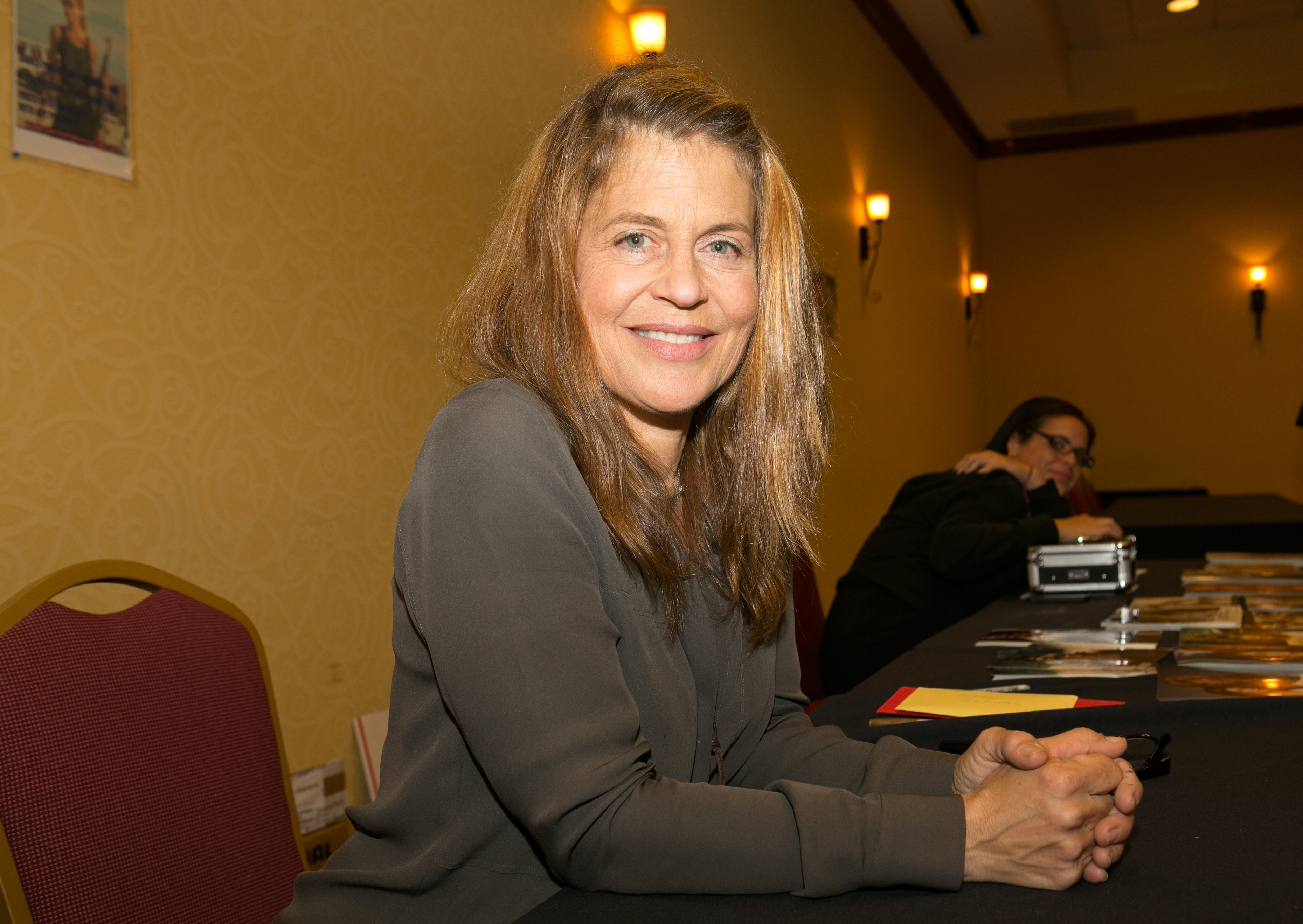 Linda Hamilton fotografiert am ersten Tag des Horrorhound Weekend am 7. September 2012 in Indianapolis, Indiana. | Quelle: Getty Images