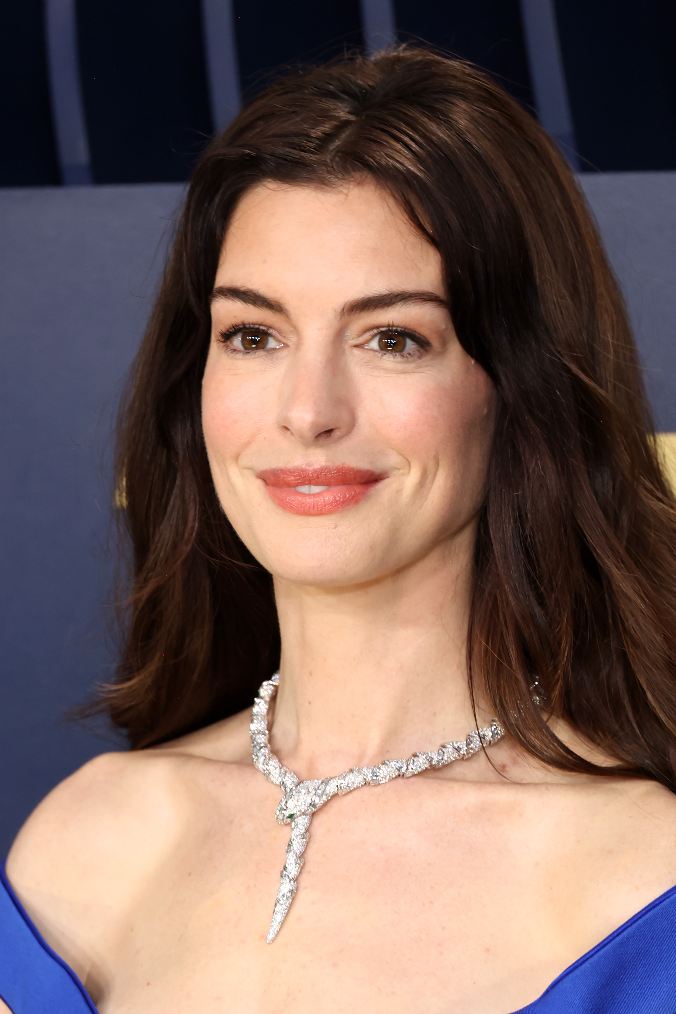 Anne Hathaway besucht die 30th Annual Screen Actors Guild Awards im Shrine Auditorium and Expo Hall am 24. Februar 2024 in Los Angeles, Kalifornien | Quelle: Getty Images