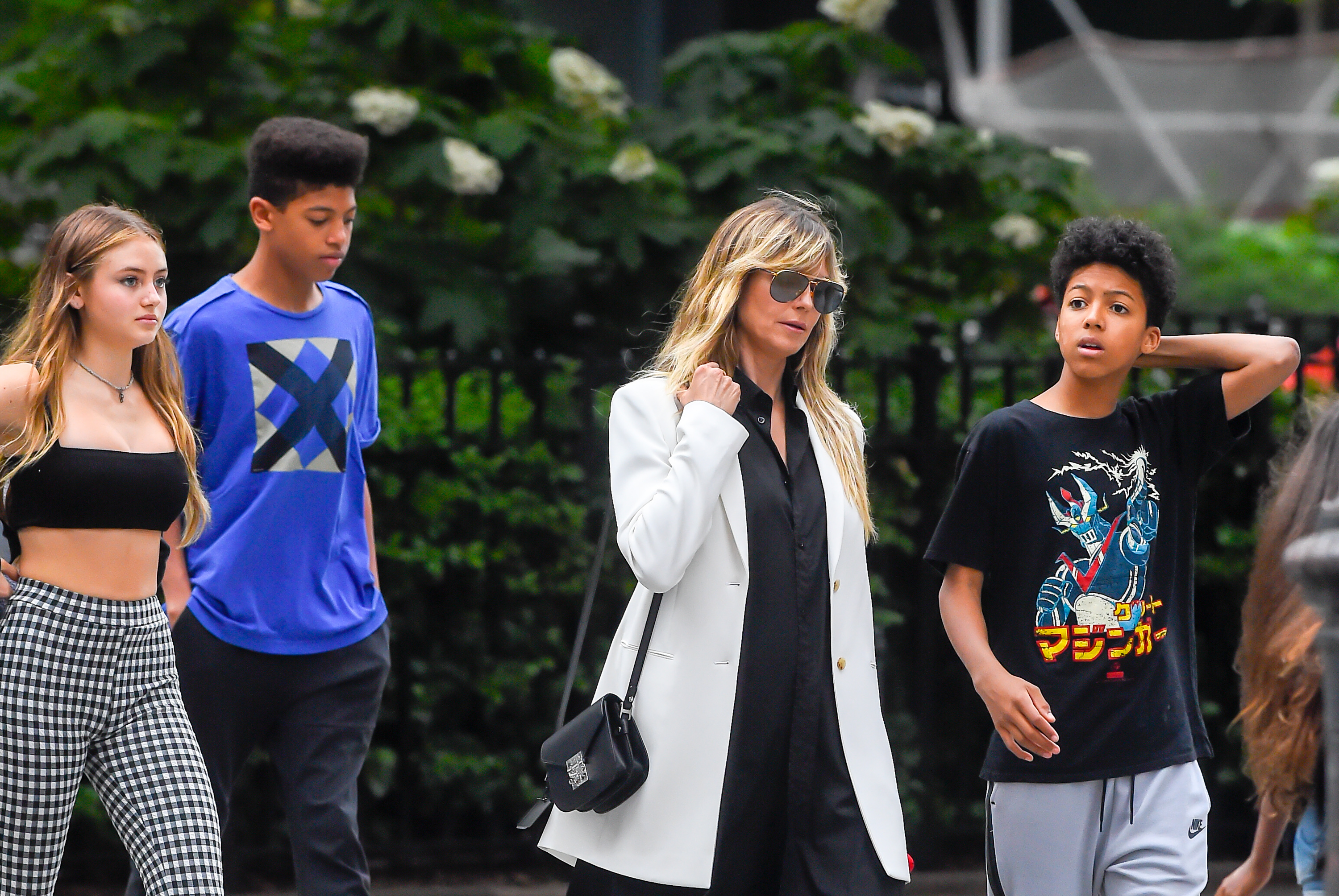 Heidi Klum, Johan und Henry Samuel und eine vierte Person, gesehen am 19. Juni 2019 in New York City | Quelle: Getty Images