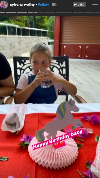 Geburtstagskind während ihrer Feier | Quelle: Instagram/sylvana_wollny