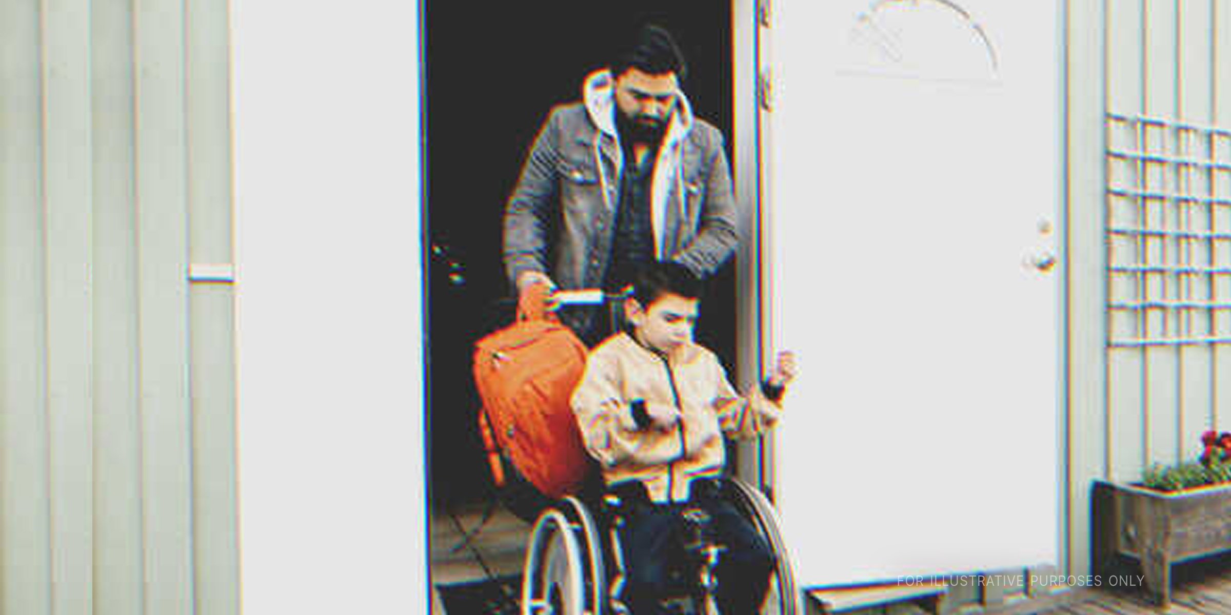 Ein Mann, der einen Jungen im Rollstuhl schiebt | Quelle: Getty Images