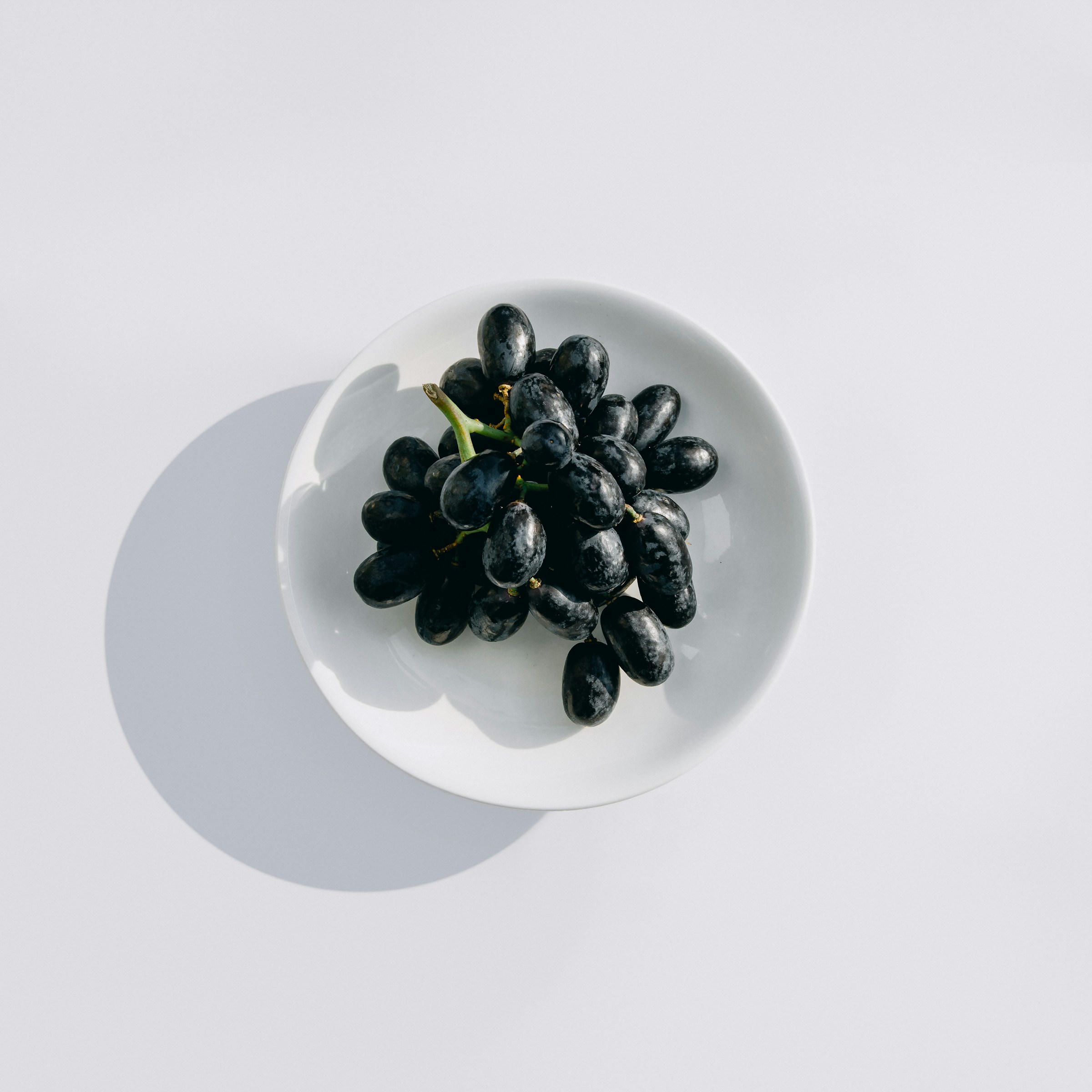 Eine Schale mit Weintrauben | Quelle: Unsplash