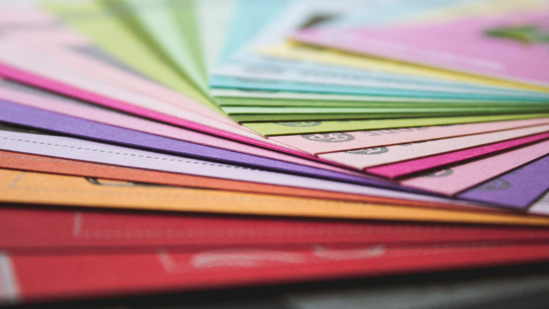 Bunte Mappen | Quelle: Unsplash