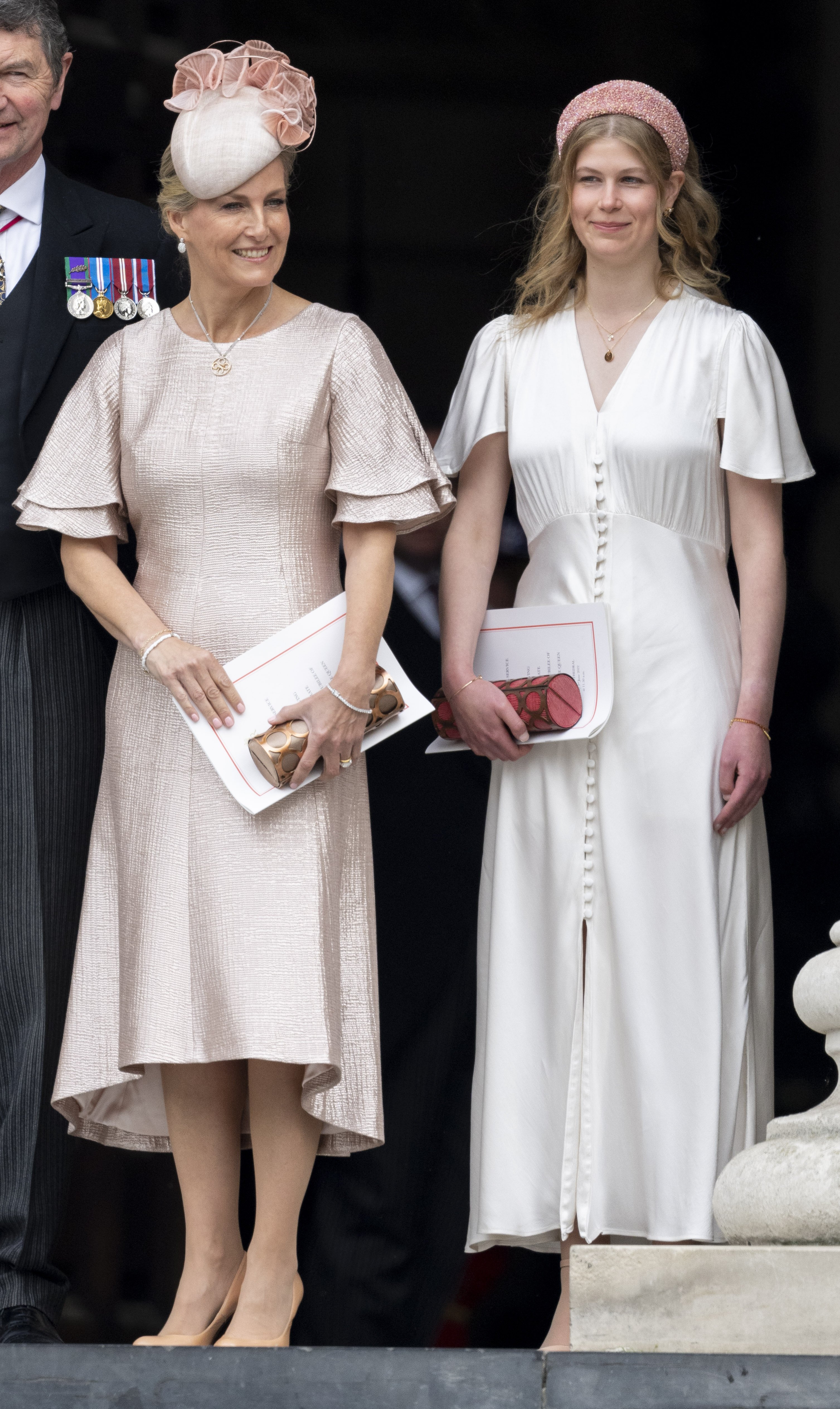 Sophie, Gräfin von Wessex und Lady Louise Windsor nehmen am 3. Juni 2022 in London, England, an einem Nationalen Erntedankfest für die Herrschaft der Königin in der St. Pauls Cathedral teil. | Quelle: Getty Images