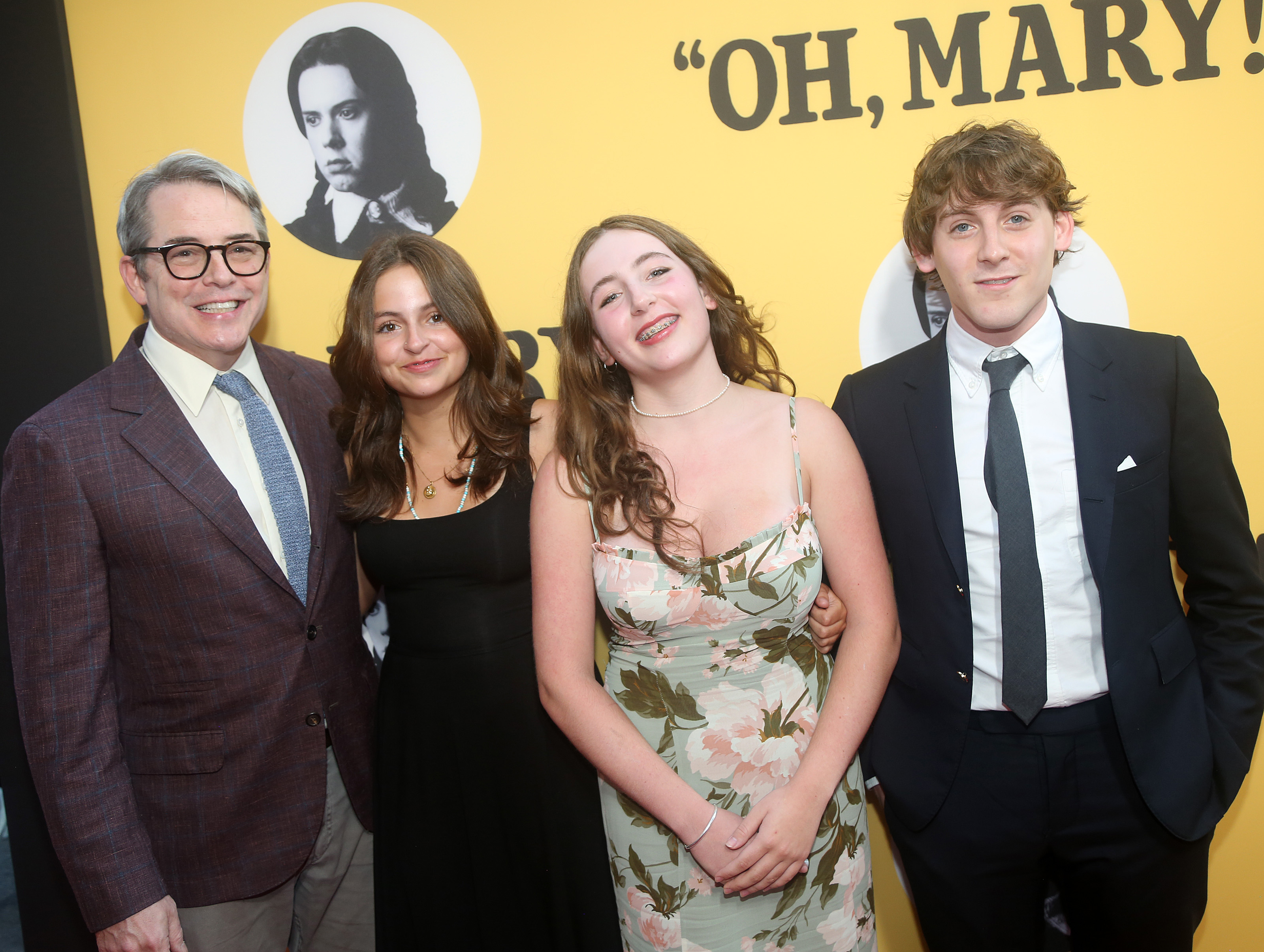 Matthew, Marion, Tabitha und James Broderick posieren bei der Premiere von "Oh, Mary" am Broadway im Lyceum Theatre in New York City am 11. Juli 2024. | Quelle: Getty Images