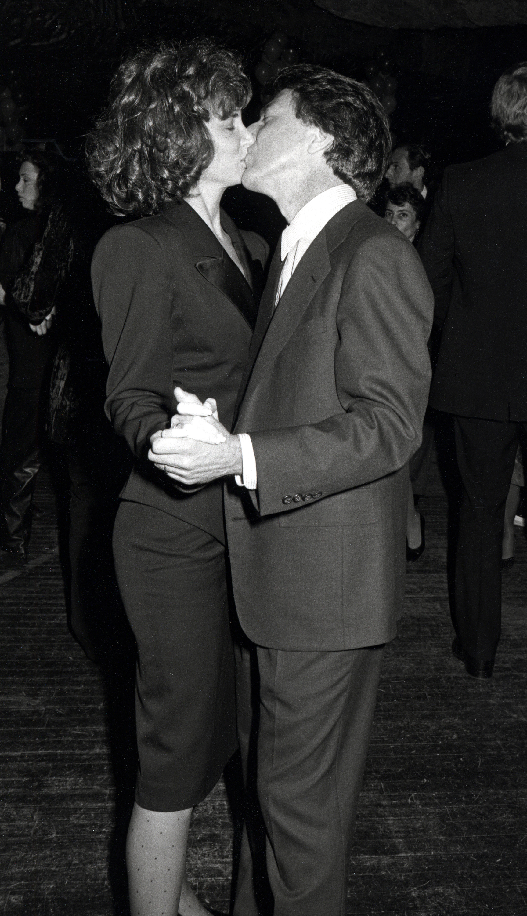 Die Frau und der Schauspieler während der Smile Party in New York City am 24. November 1986. | Quelle: Getty Images
