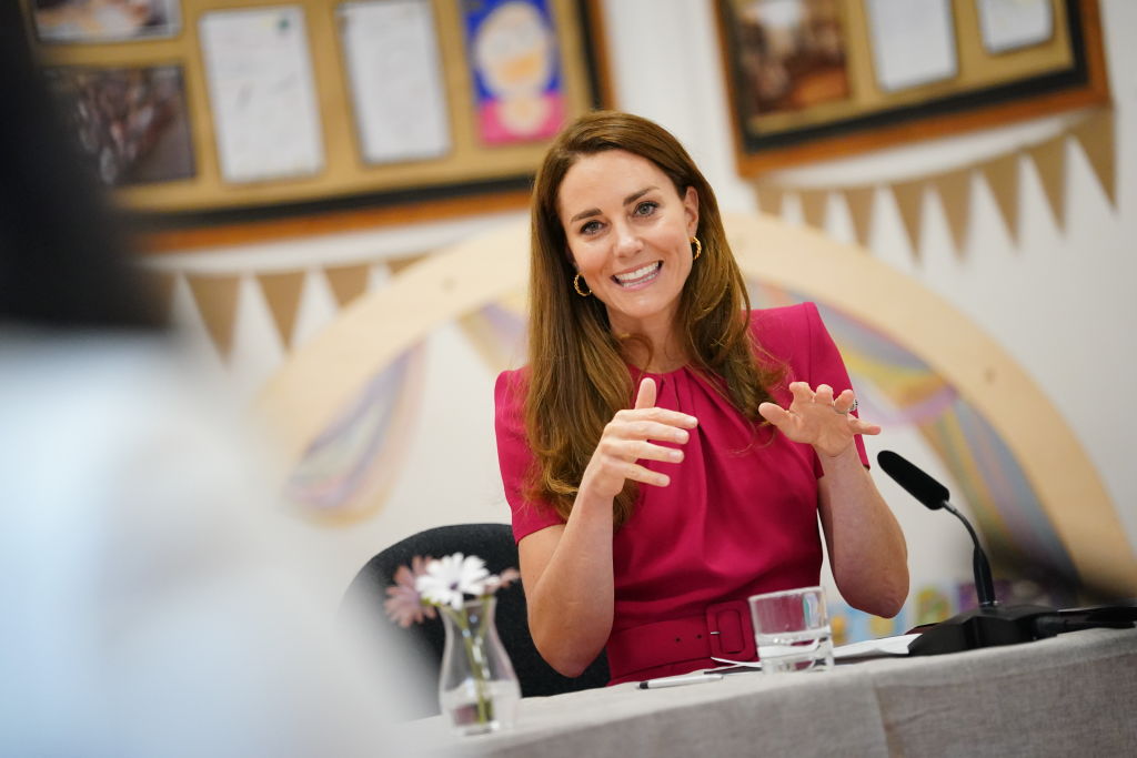 Kate Middleton bei einem Besuch der Connor Downs Academy im Rahmen des G7-Gipfels in Cornwall am 11. Juni 2021 in Hayle, West Cornwall, England. | Quelle: Getty Images