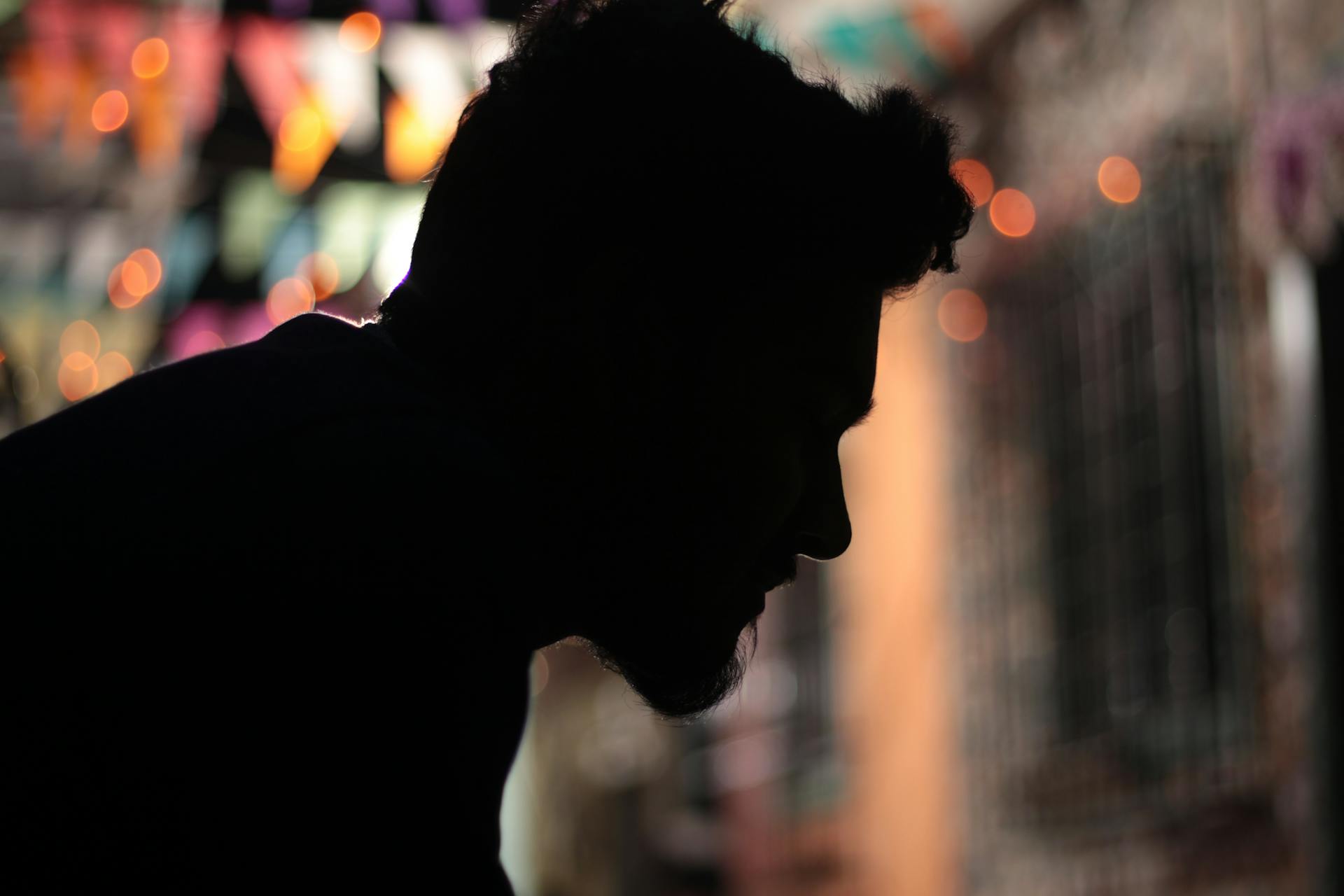 Eine Silhouette eines Mannes | Quelle: Pexels