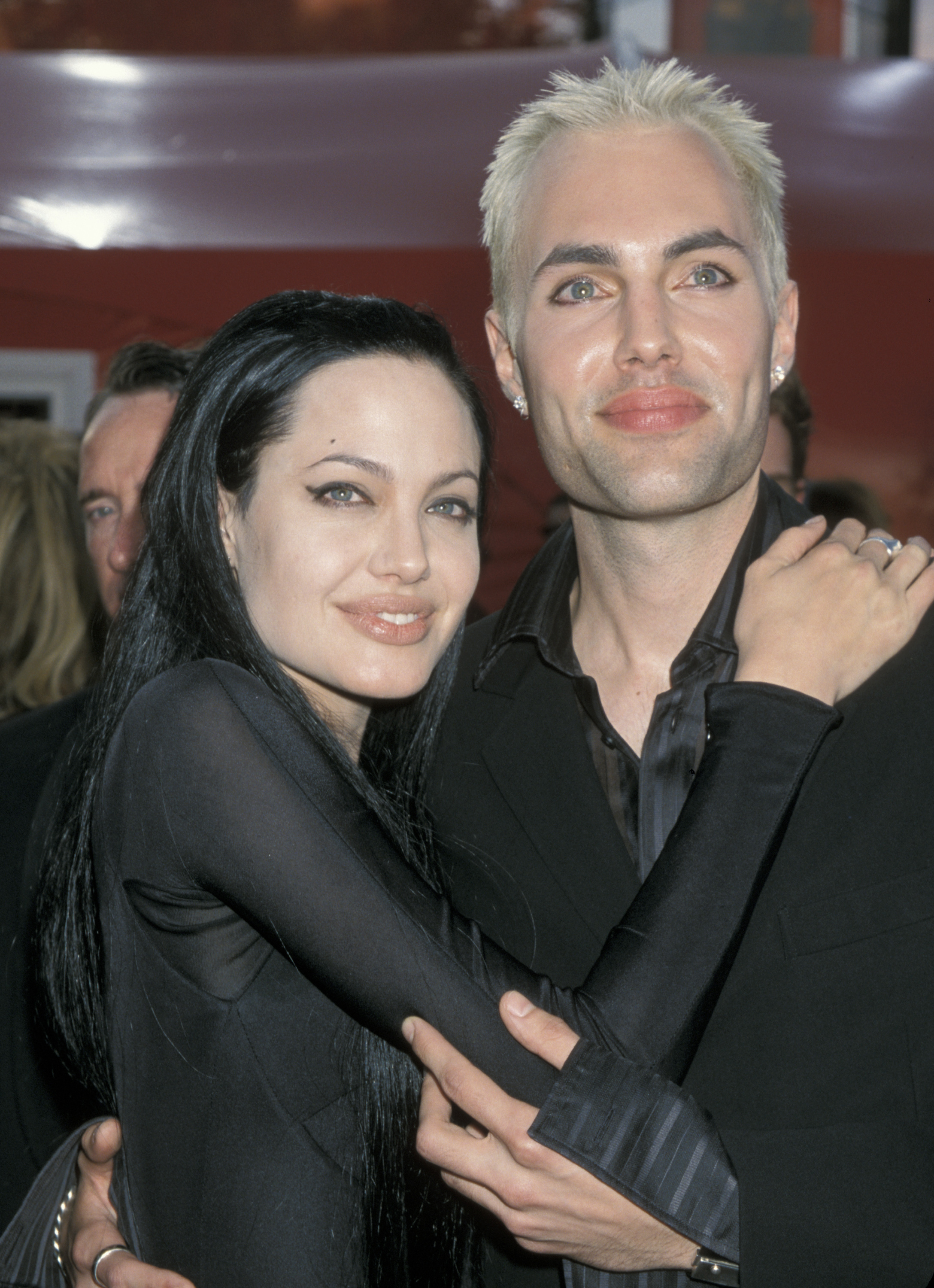 Angelina Jolie und James Haven bei den 72nd Annual Academy Awards - Ankunft am 26. März 2000 | Quelle: Getty Images