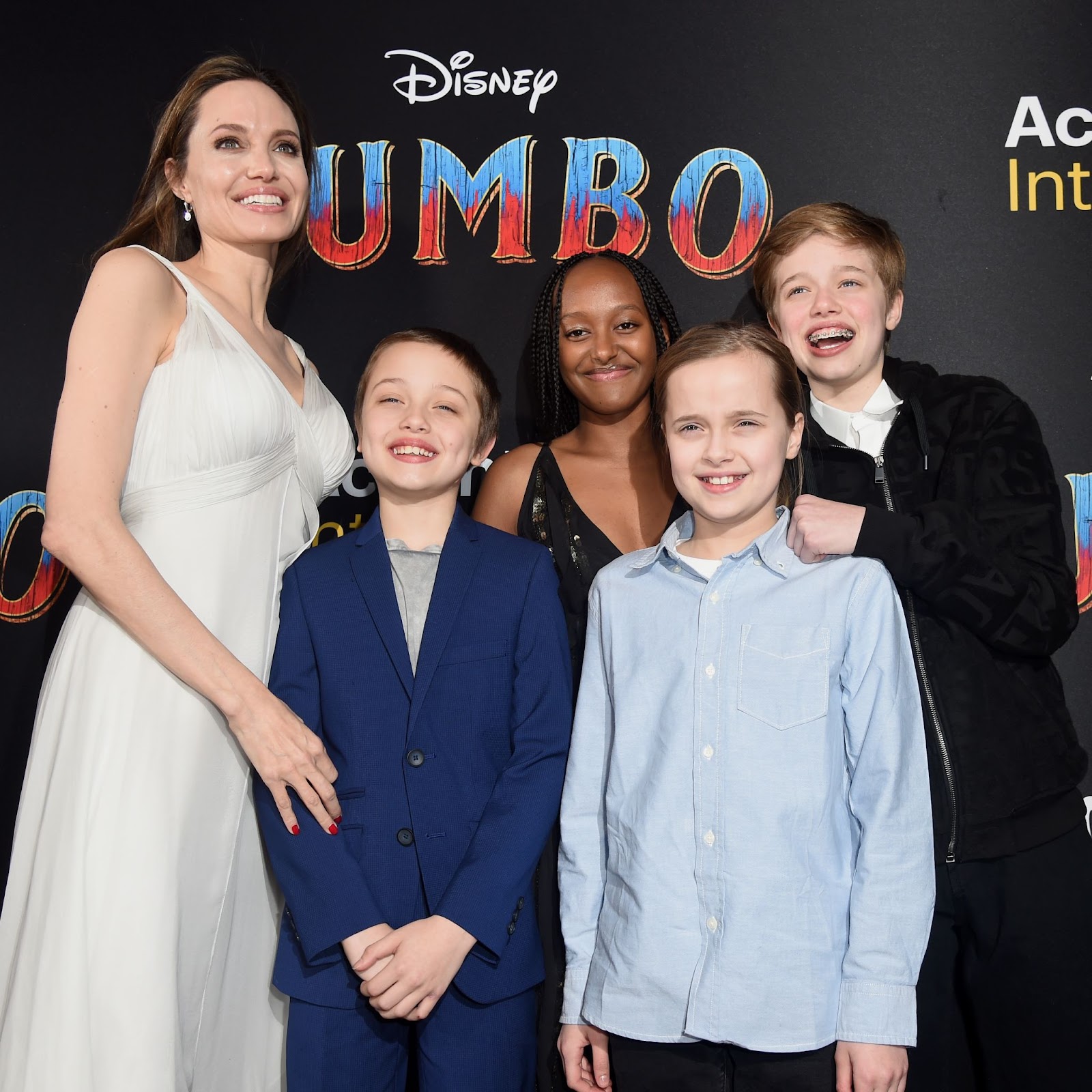 Angelina Jolie mit Knox, Zahara, Vivienne und Shiloh Jolie-Pitt bei der Premiere von „Dumbo“ am 11. März 2019 in Los Angeles, Kalifornien. | Quelle: Getty Images