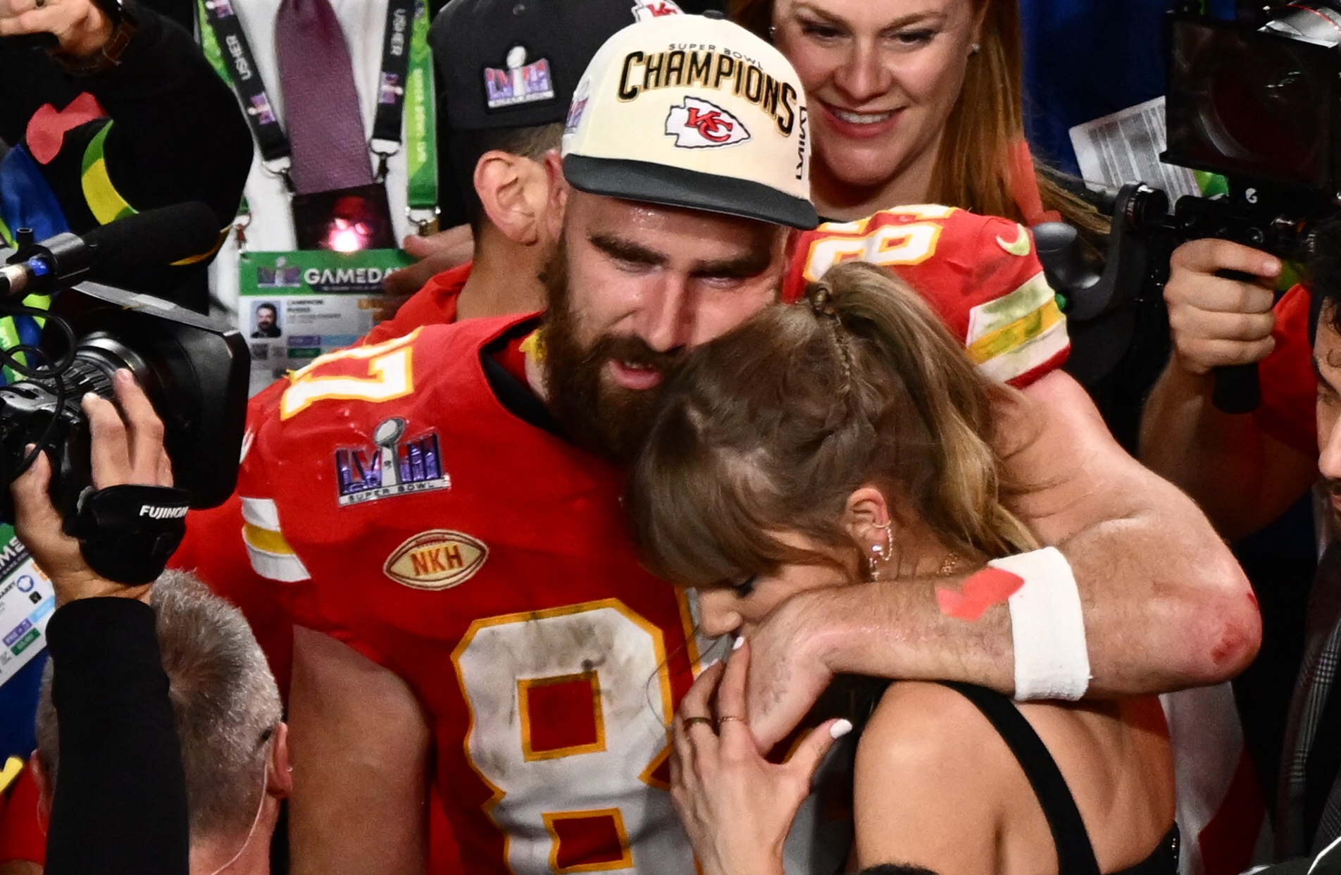 Travis Kelce und Taylor Swift während des Super Bowl LVIII in Las Vegas, Nevada am 11. Februar 2024 | Quelle: Getty Images