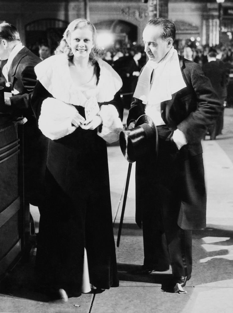 Jean Harlow und Paul Bern werden frisch vermählt. 1932. | Quelle: Getty Images