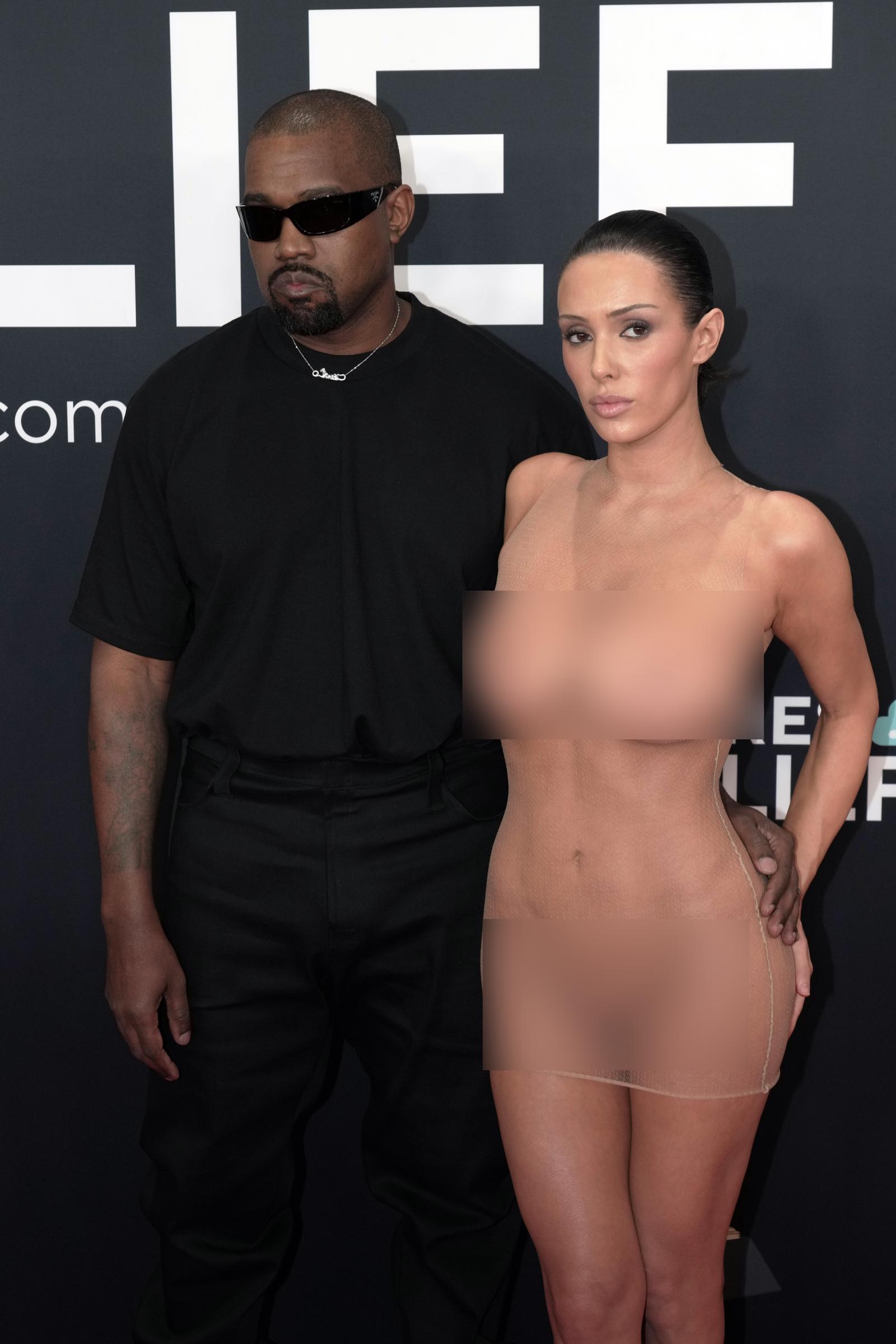 Kanye West und Bianca Censori besuchen die 67. jährlichen Grammy Awards am 2. Februar 2025 in Los Angeles, Kalifornien. | Quelle: Getty Images