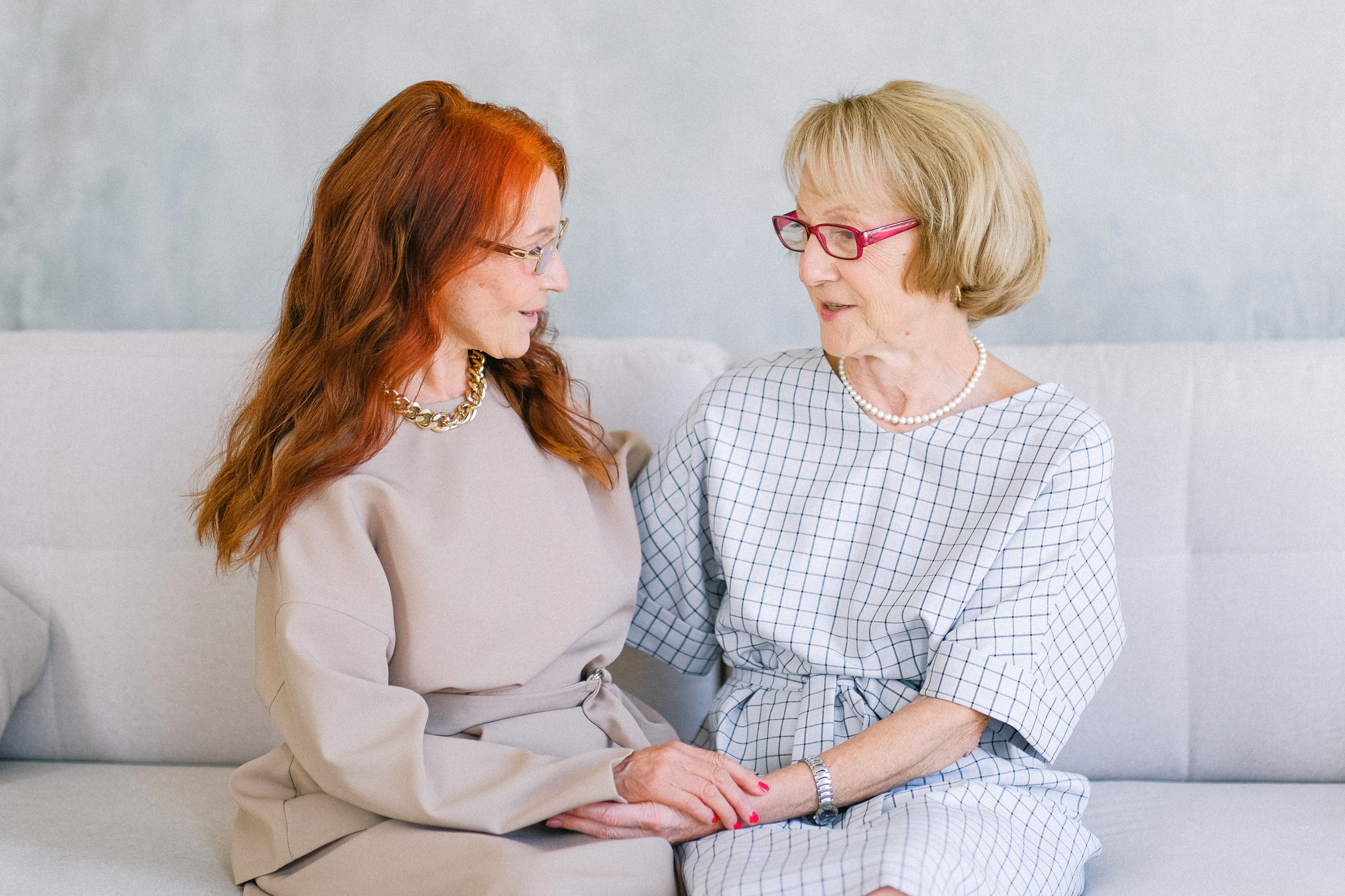 Mrs. Duncan tröstet Margaret und bittet sie, weiterzumachen | Foto: Pexels