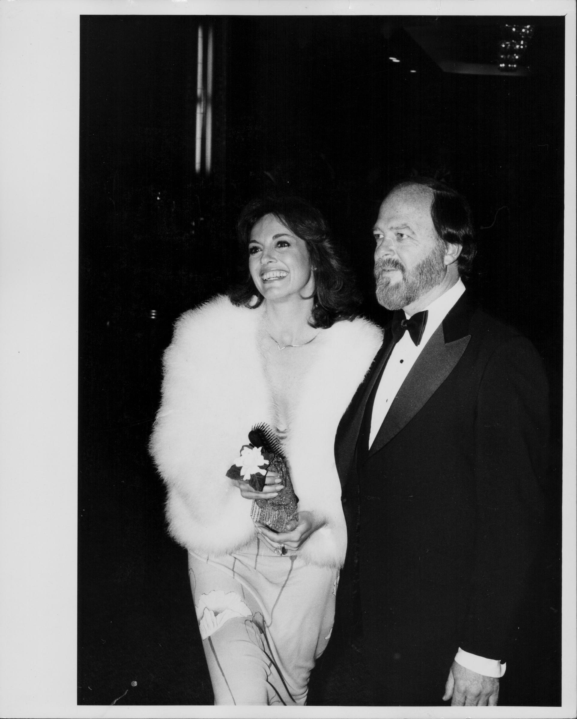 Die Schauspielerin und Ed Thrasher bei der Verleihung der People's Choice Awards am 1. Januar 1980 in Hollywood, Kalifornien. | Quelle: Getty Images