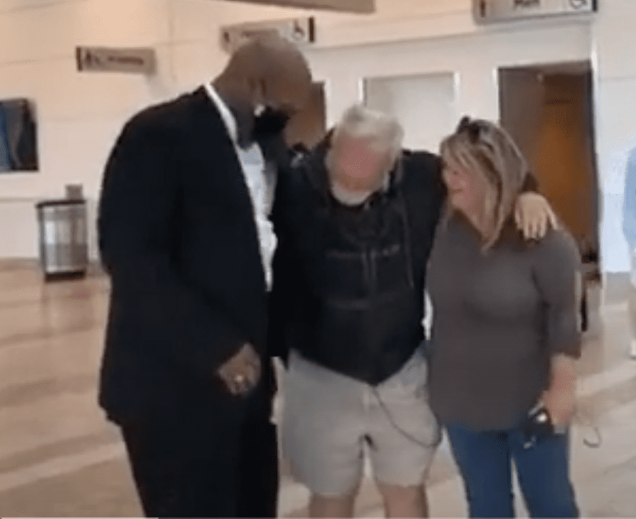 Vater wartet nach 57 Jahren auf das Wiedersehen mit seinem Sohn. | Quelle: Youtube.com/WPDENewsChannel15