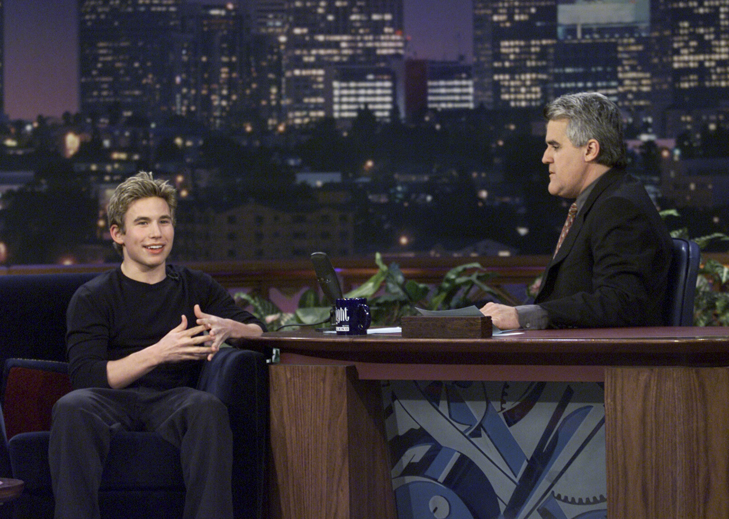Jonathan Taylor Thomas bei einem Interview mit Moderator Jay Leno am 28. Januar 2000 | Quelle: Getty Images
