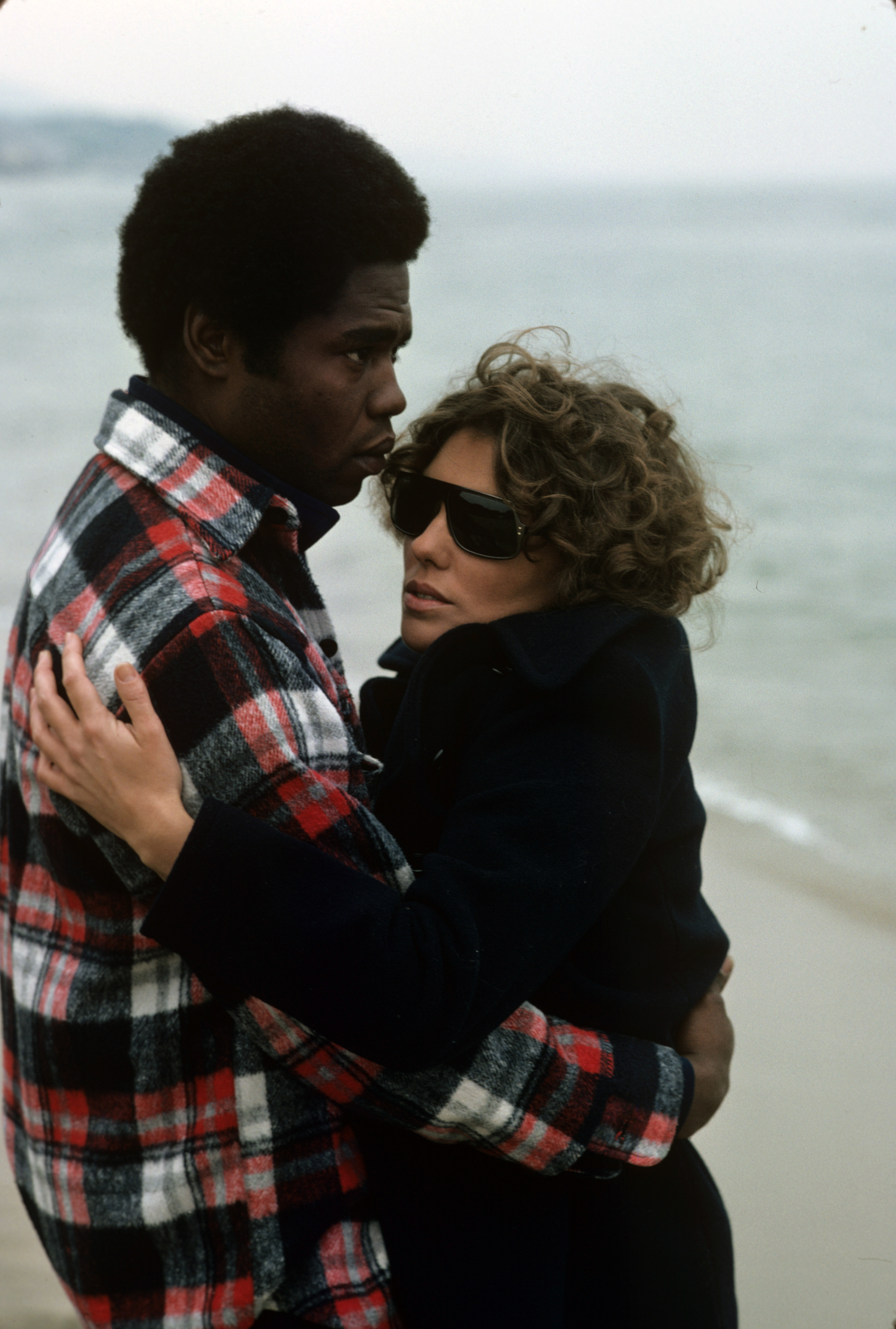 Tyne Daly und Georg Stanford Brown in einer Folge von "The Rookies" um 1976. | Quelle: Getty Images