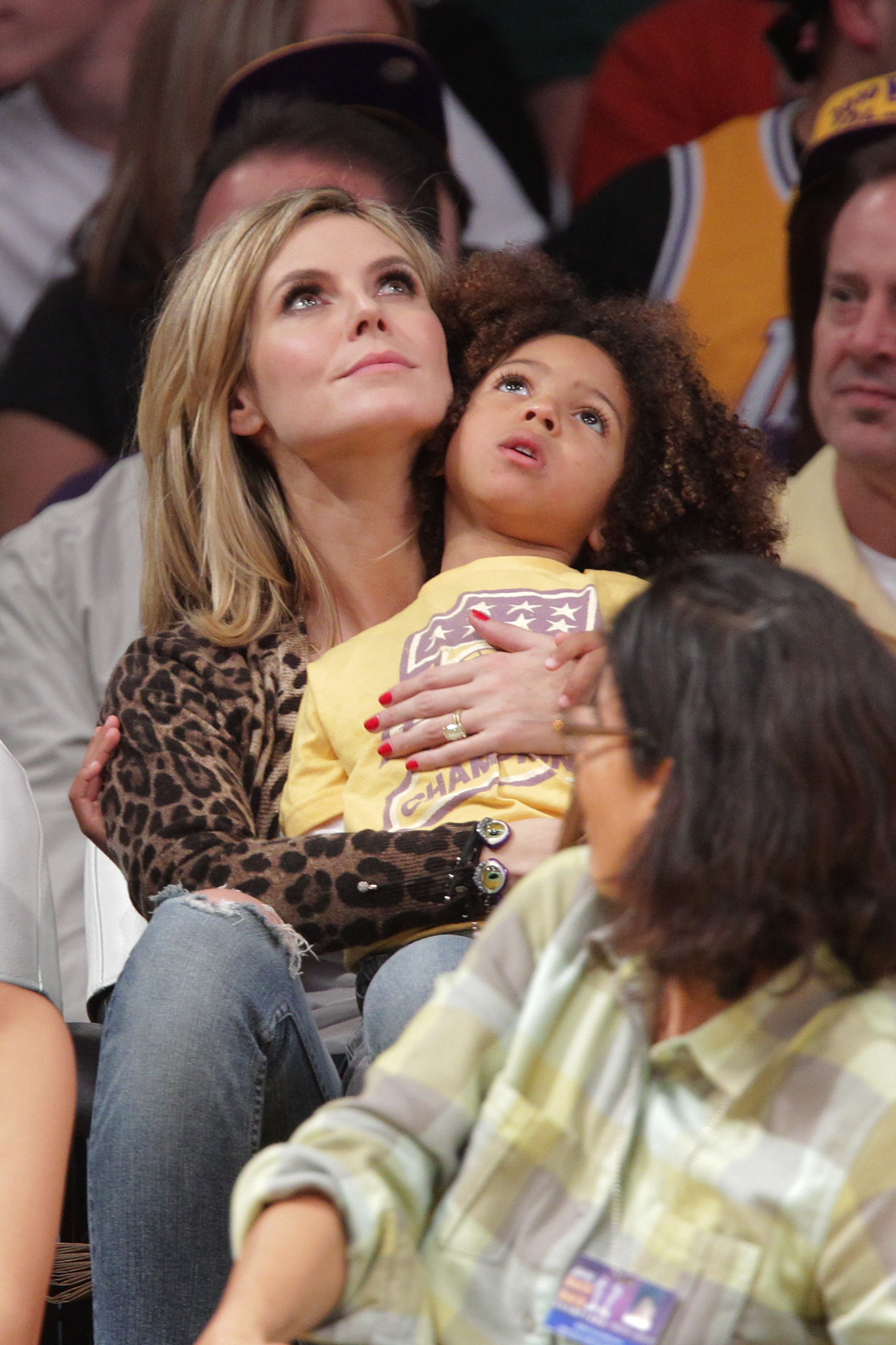 Heidi Klum und ihr Sohn Johan Samuel bei einem NBA-Spiel am 7. Januar 2011 in Los Angeles, Kalifornien. | Quelle: Getty Images