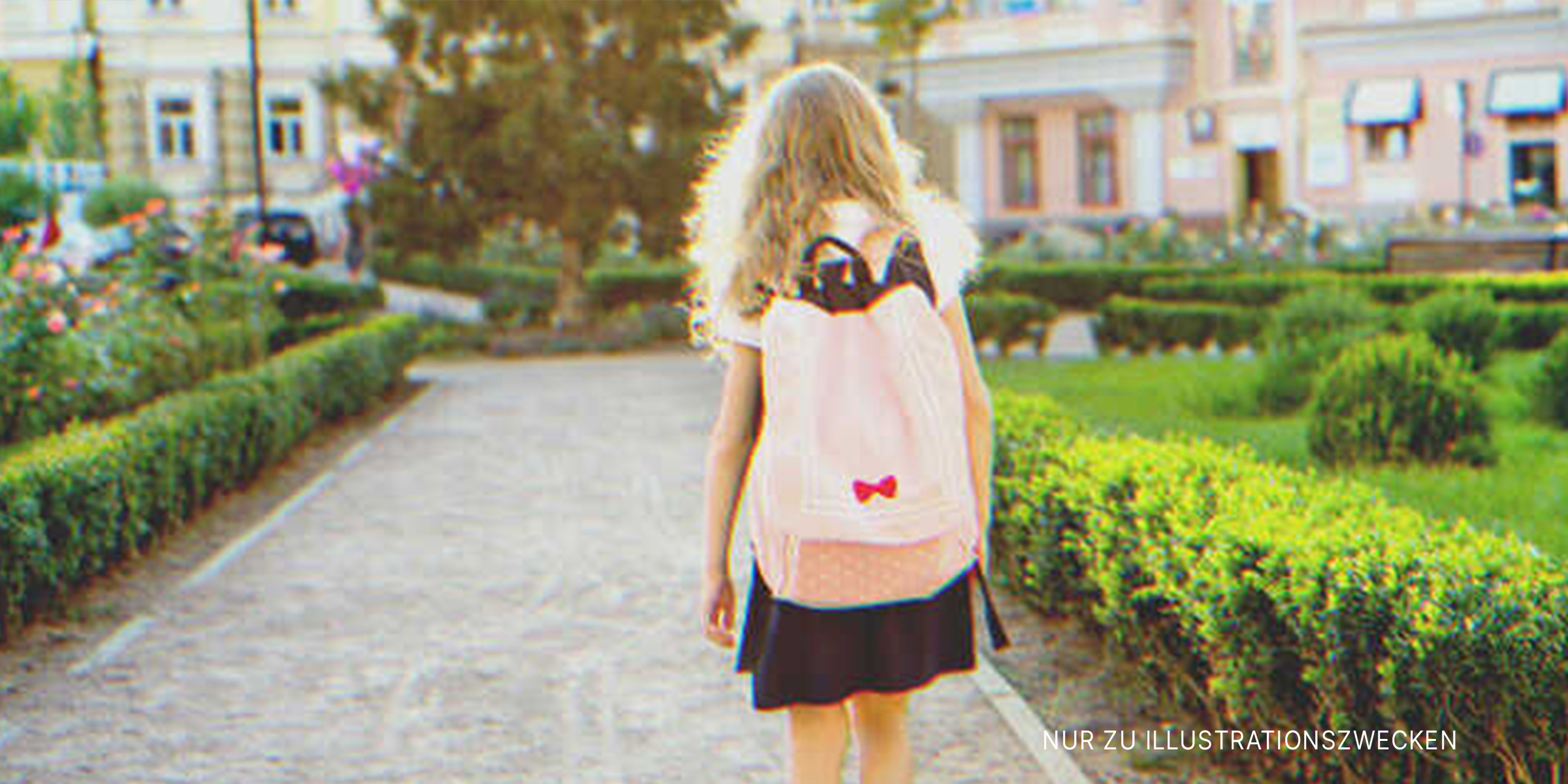 Ein Mädchen auf dem Weg zur Schule. | Quelle: Shutterstock