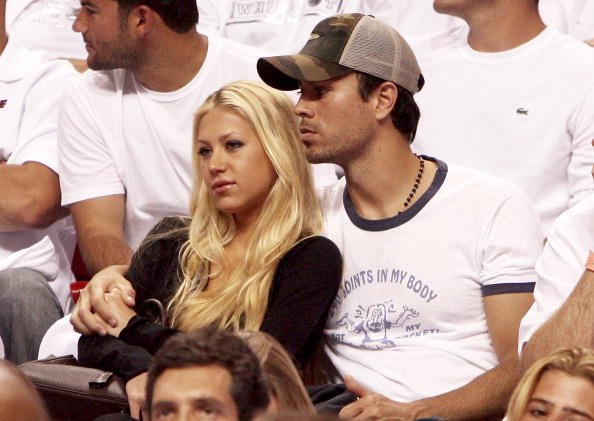 Enrique Iglesias und Anna Kournikova, New Jersey Nets v Miami Heat, 2006 | Quelle: Getty Images