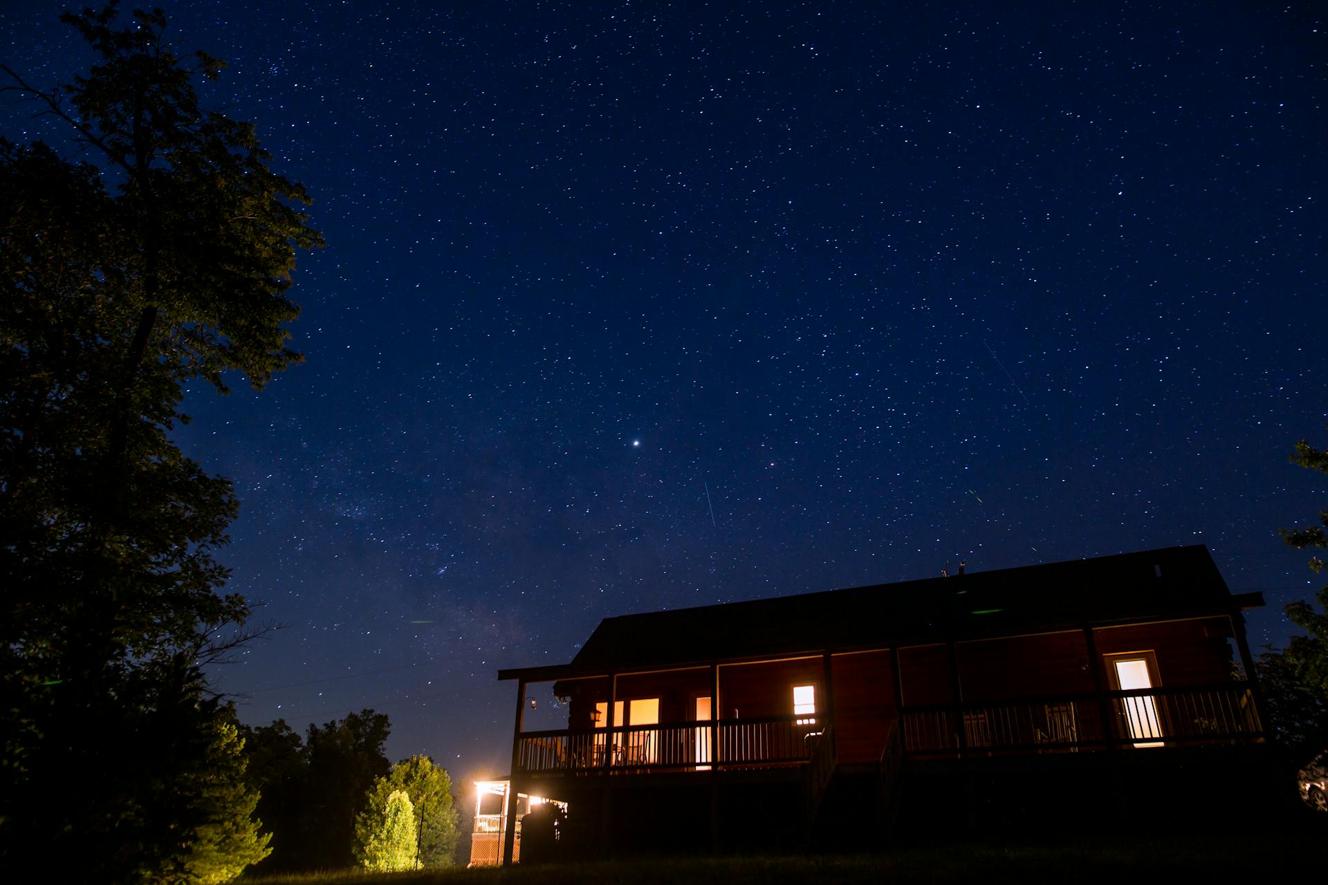 Ein Haus bei Nacht | Quelle: Pexels