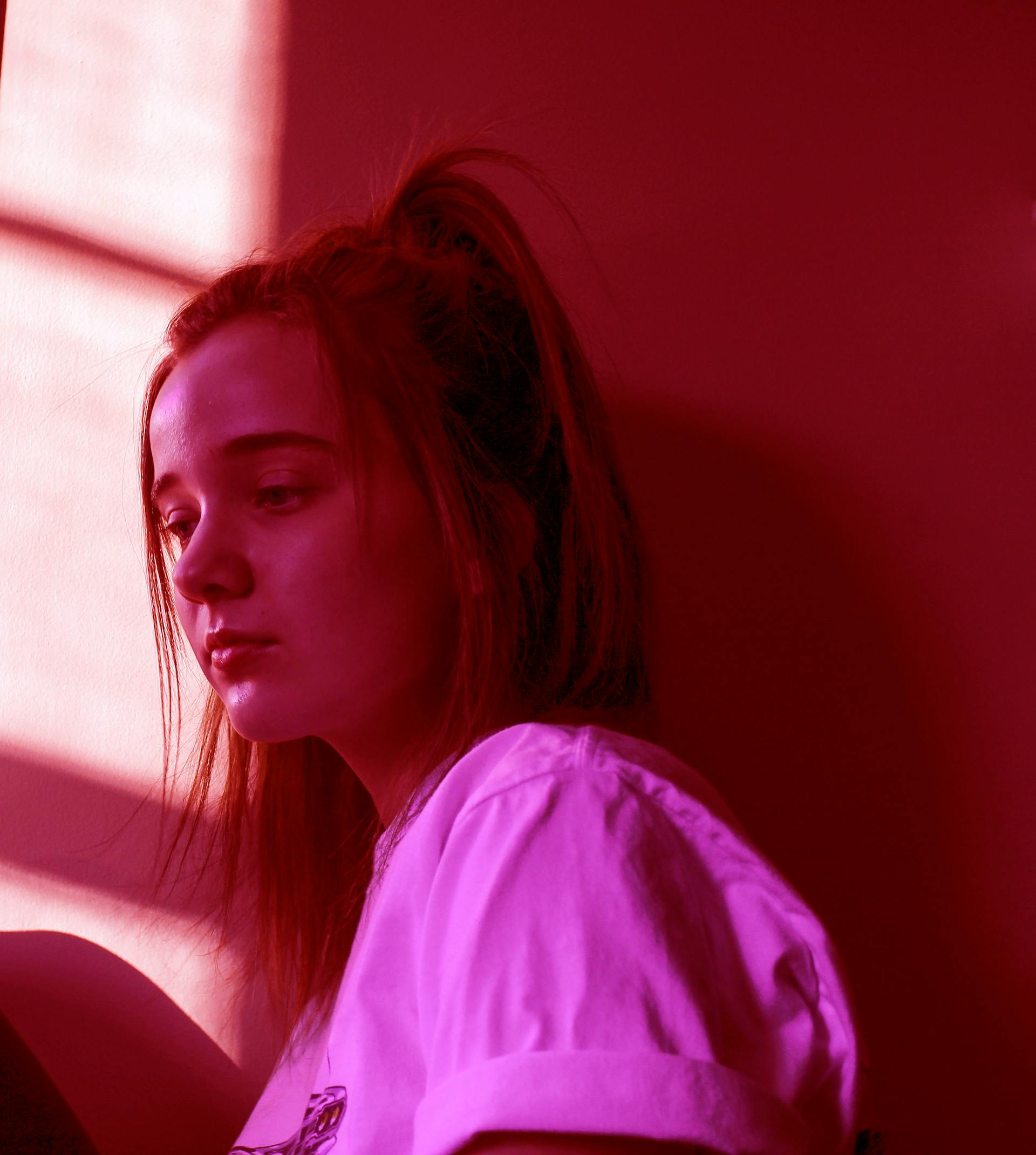 Ein trauriges Teenager-Mädchen | Quelle: Pexels