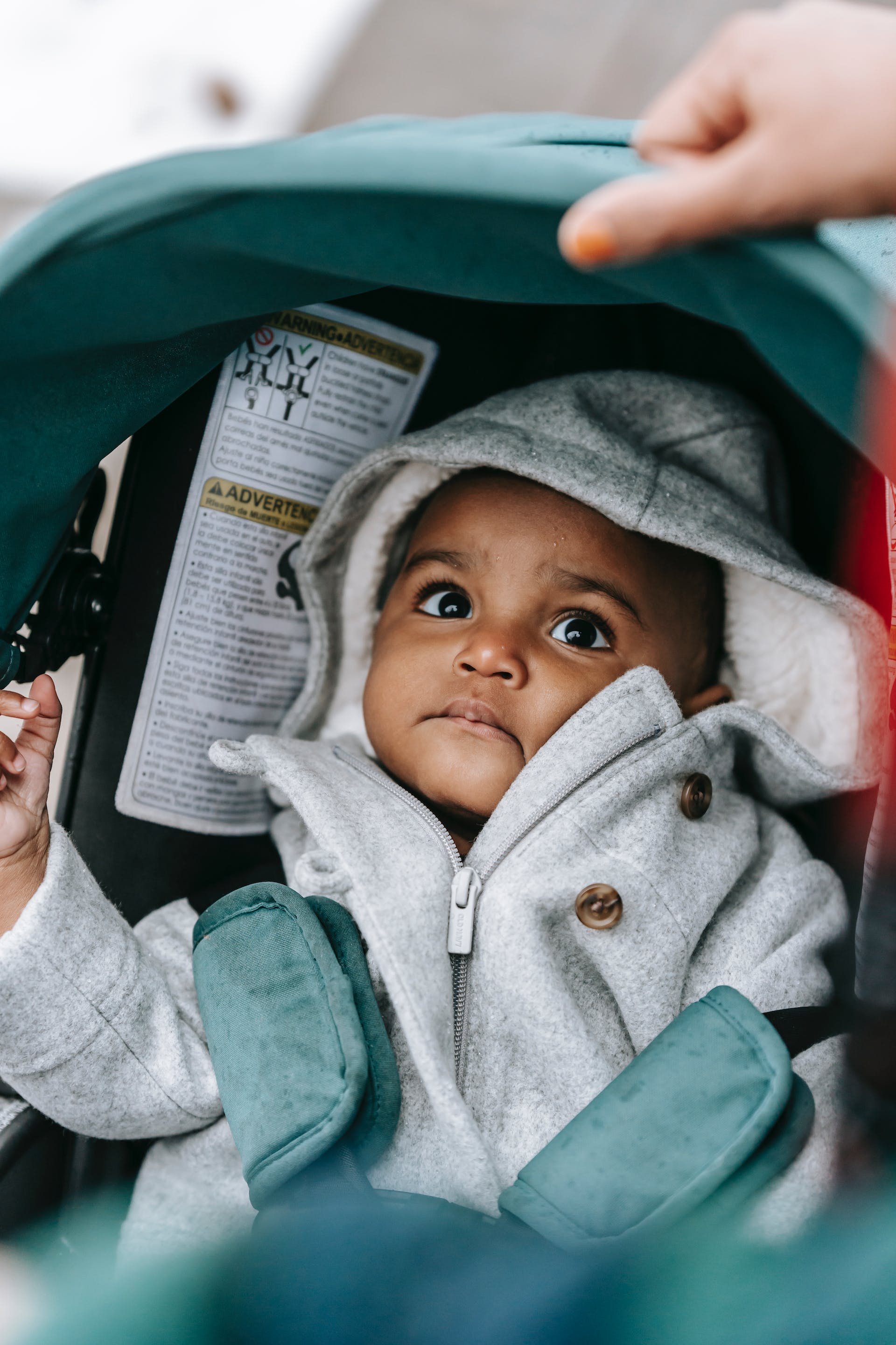 Ein Baby in einem Kinderwagen | Quelle: Pexels