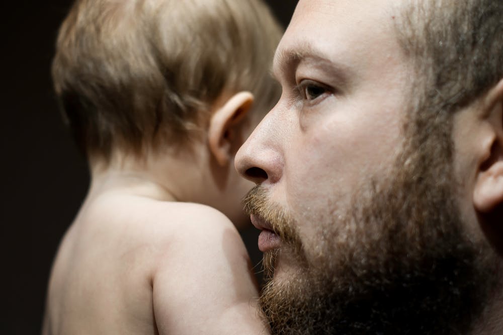 Mann und Baby - Foto: Pexels