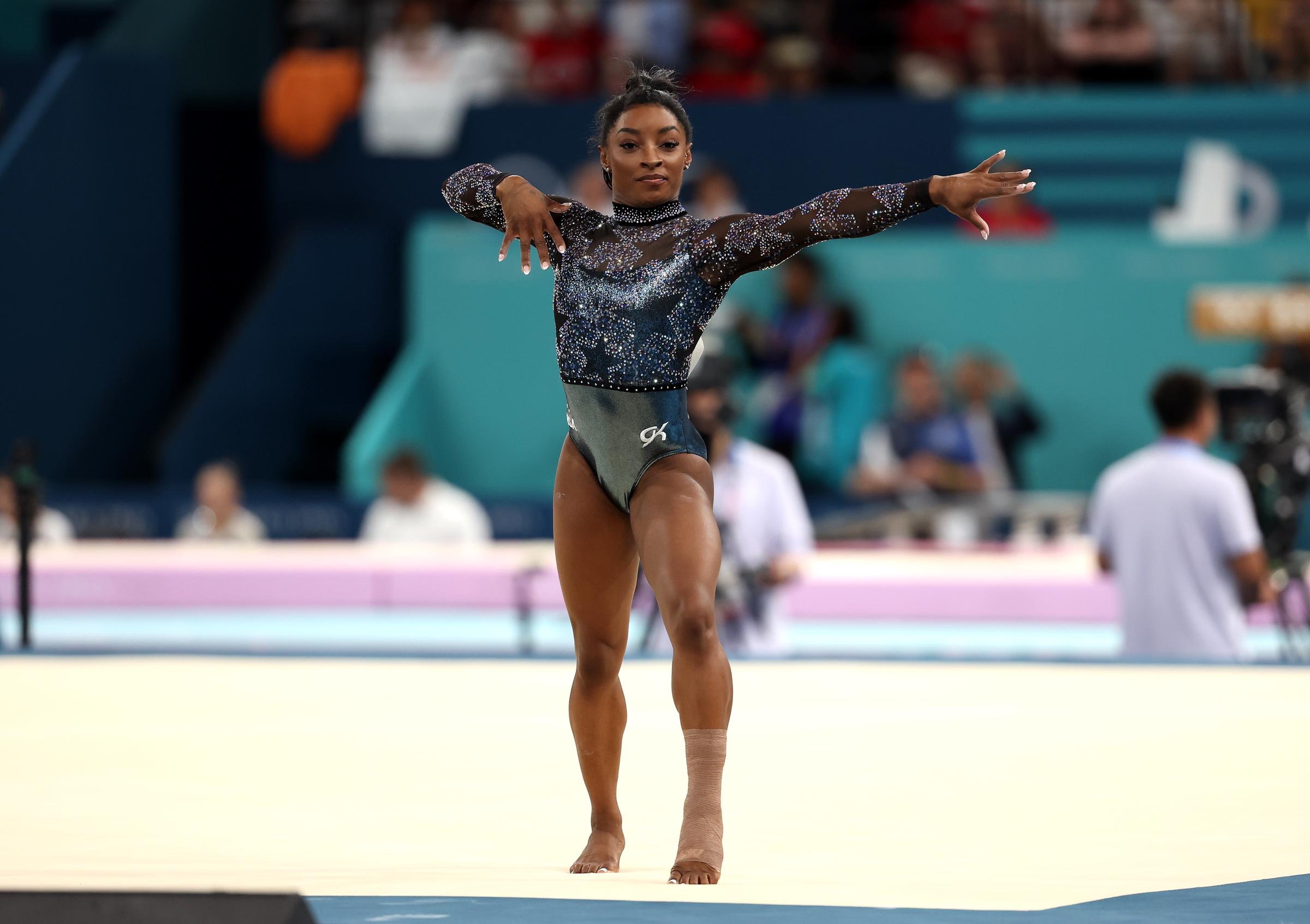 Simone Biles während der Qualifikation für das Kunstturnen der Frauen in Paris, Frankreich am 28. Juli 2024 | Quelle: Getty Images